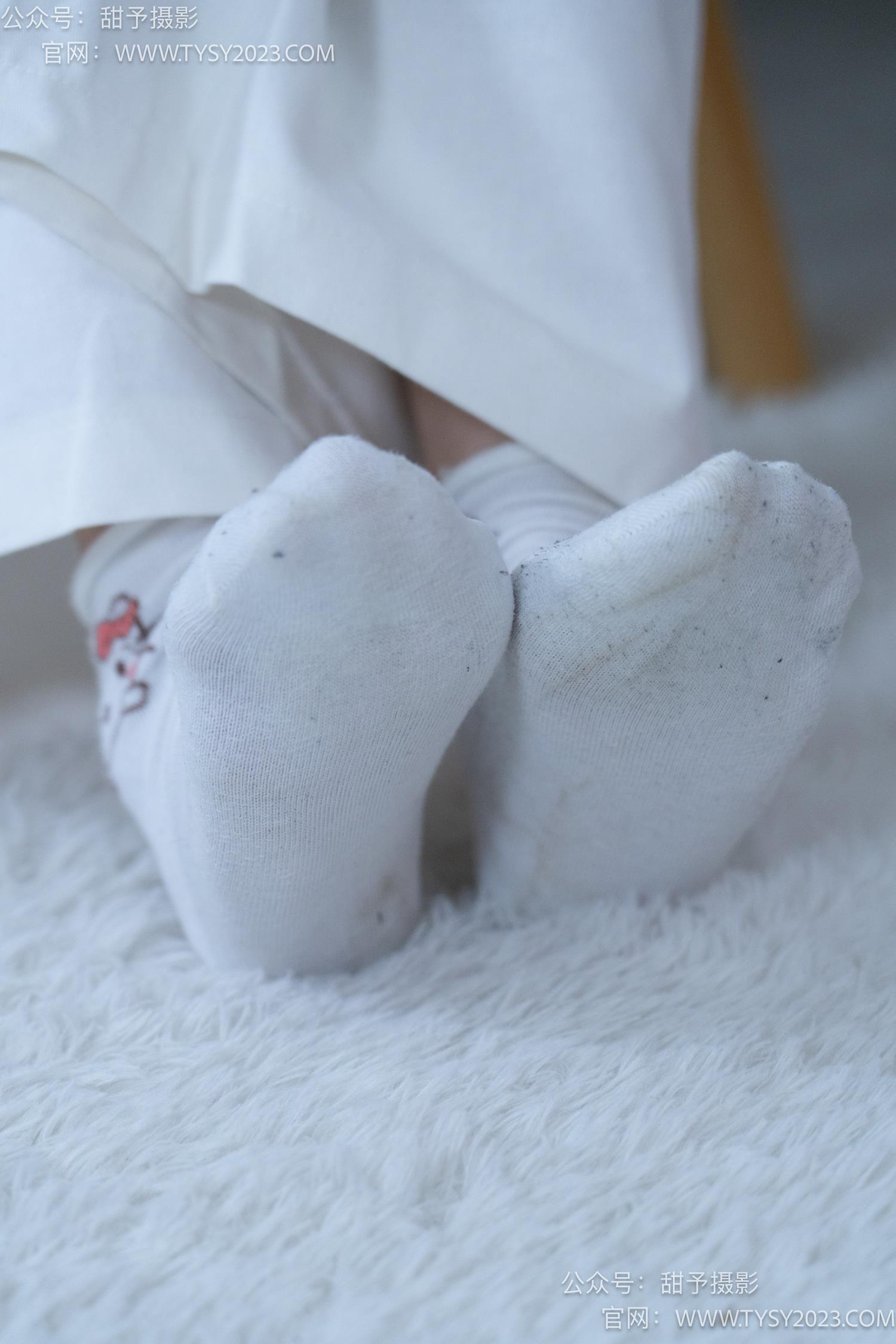 图片[65]-甜予摄影 NO.060 梨子-板鞋、脏白棉袜、裸足[114P] – 速更版-美库