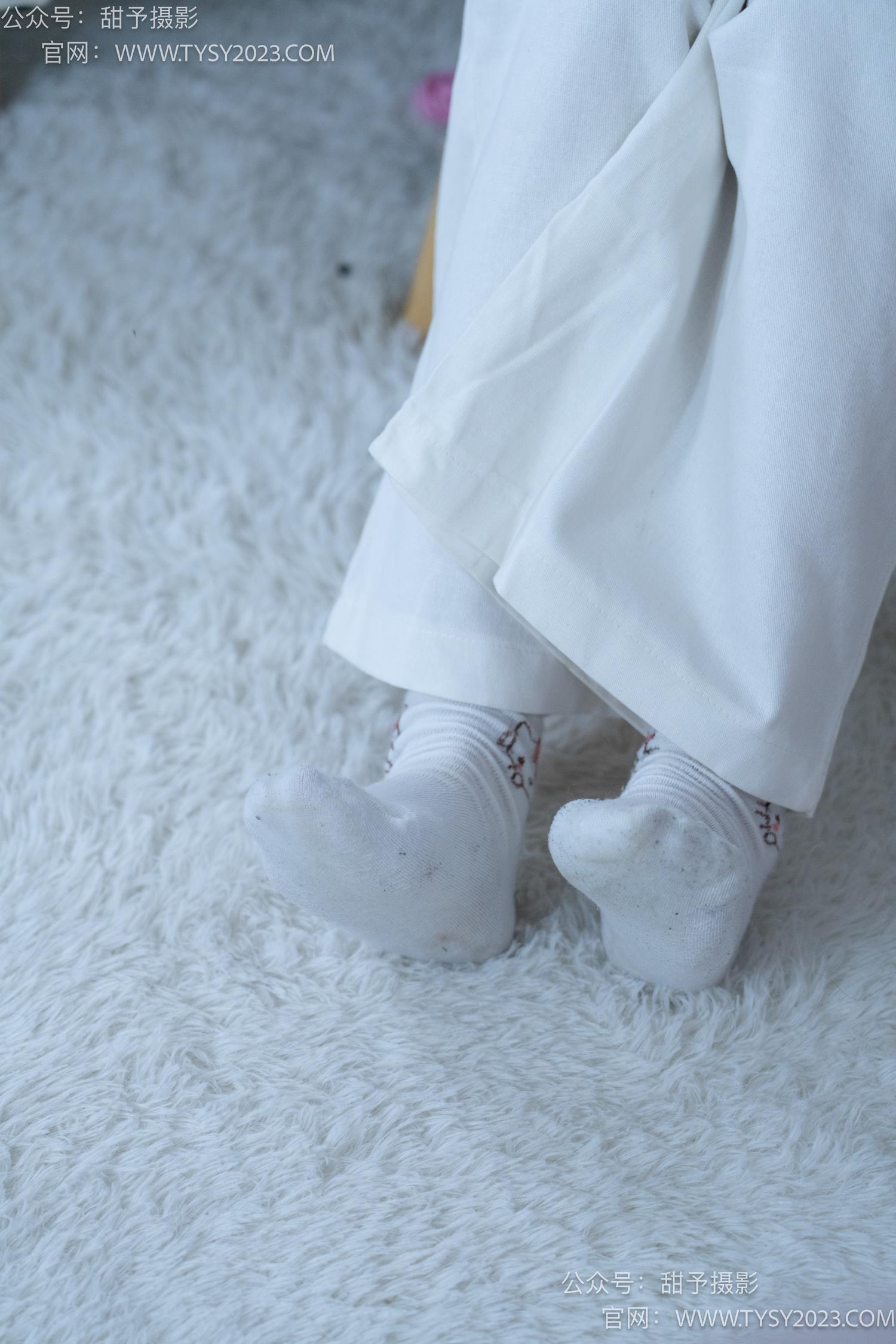 图片[70]-甜予摄影 NO.060 梨子-板鞋、脏白棉袜、裸足[114P] – 速更版-美库