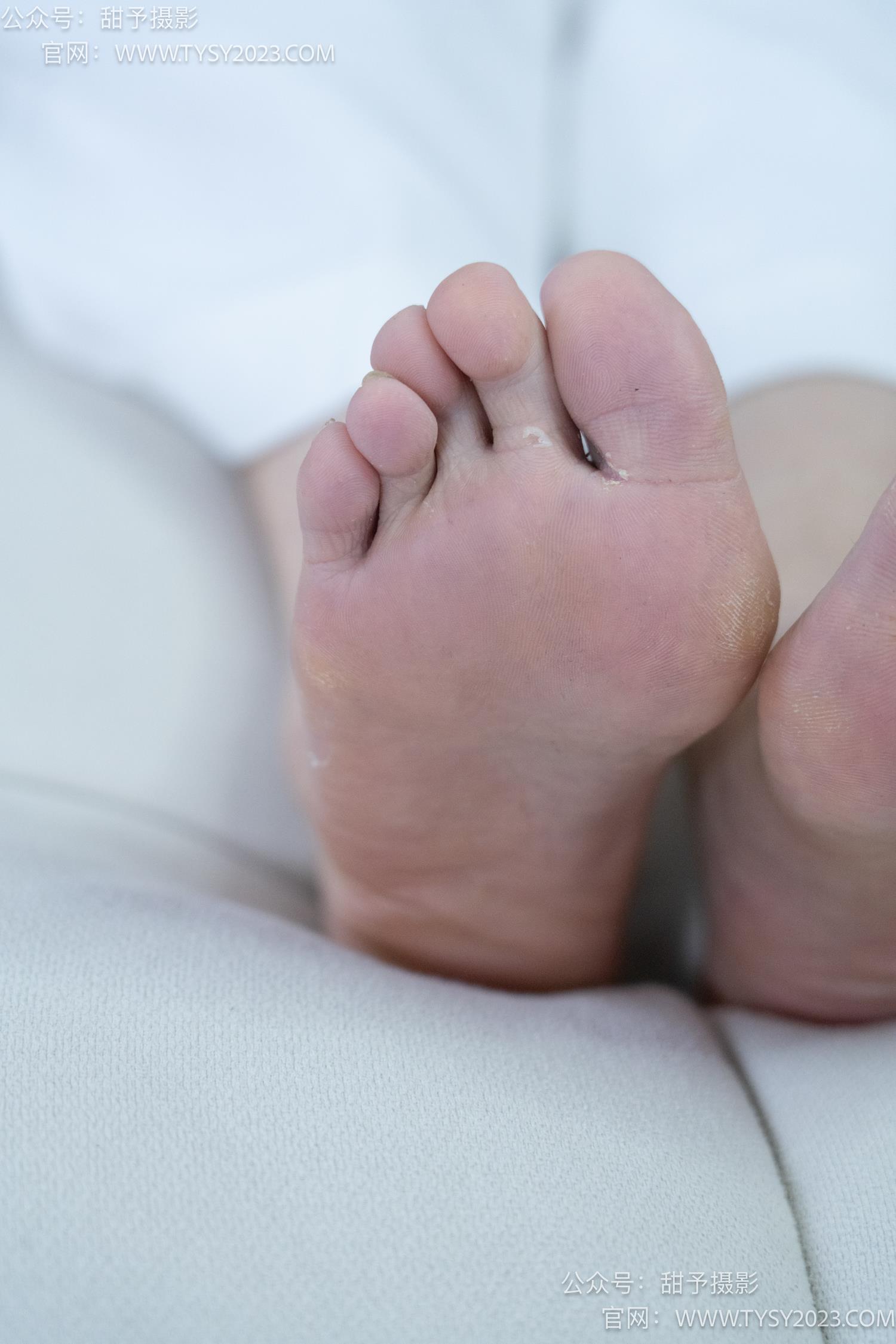 图片[84]-甜予摄影 NO.060 梨子-板鞋、脏白棉袜、裸足[114P] – 速更版-美库