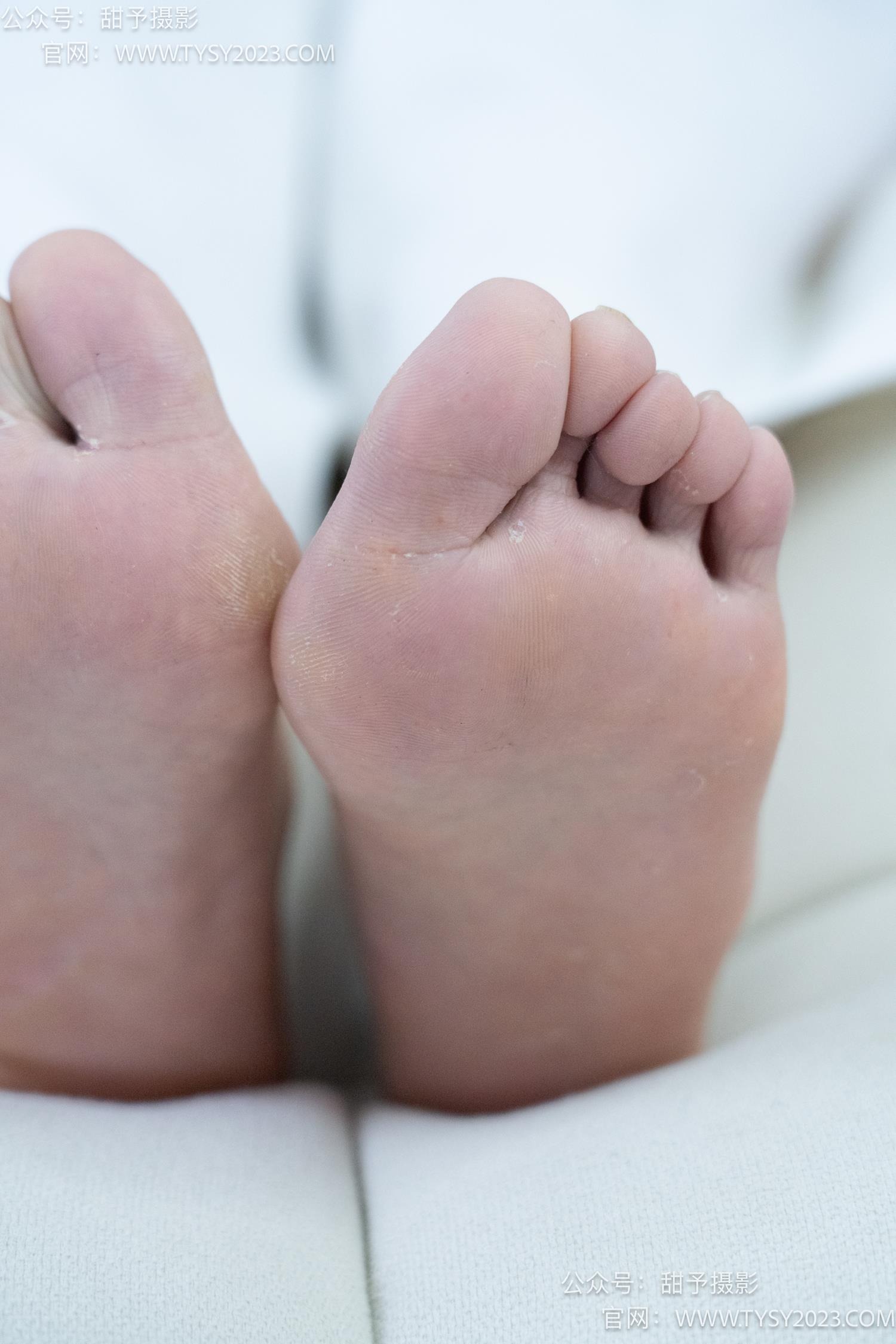 图片[85]-甜予摄影 NO.060 梨子-板鞋、脏白棉袜、裸足[114P] – 速更版-美库