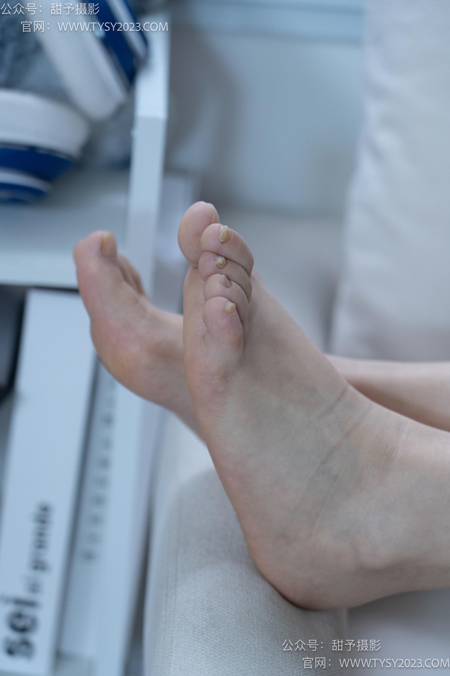 图片[102]-甜予摄影 NO.060 梨子-板鞋、脏白棉袜、裸足[114P] – 速更版-美库