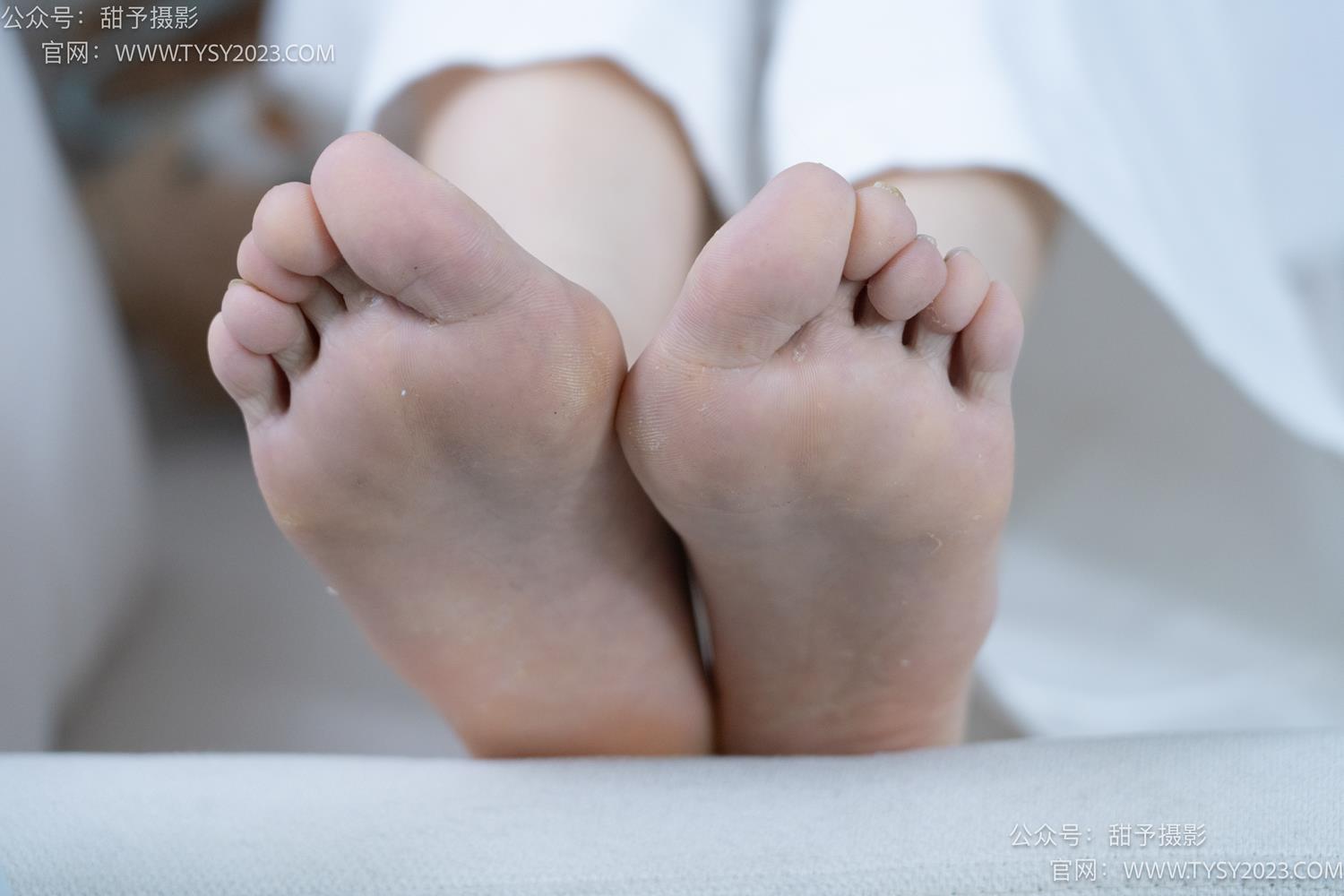 图片[108]-甜予摄影 NO.060 梨子-板鞋、脏白棉袜、裸足[114P] – 速更版-美库