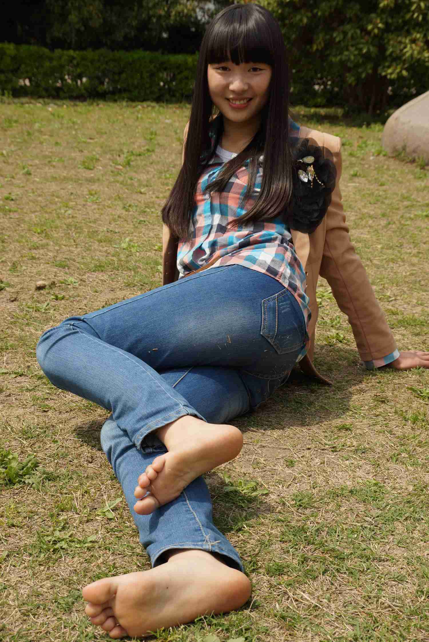 图片[11]-自由摄影 No.310 云云草地嘿丝变裸足 [43P] – 速更版-美库