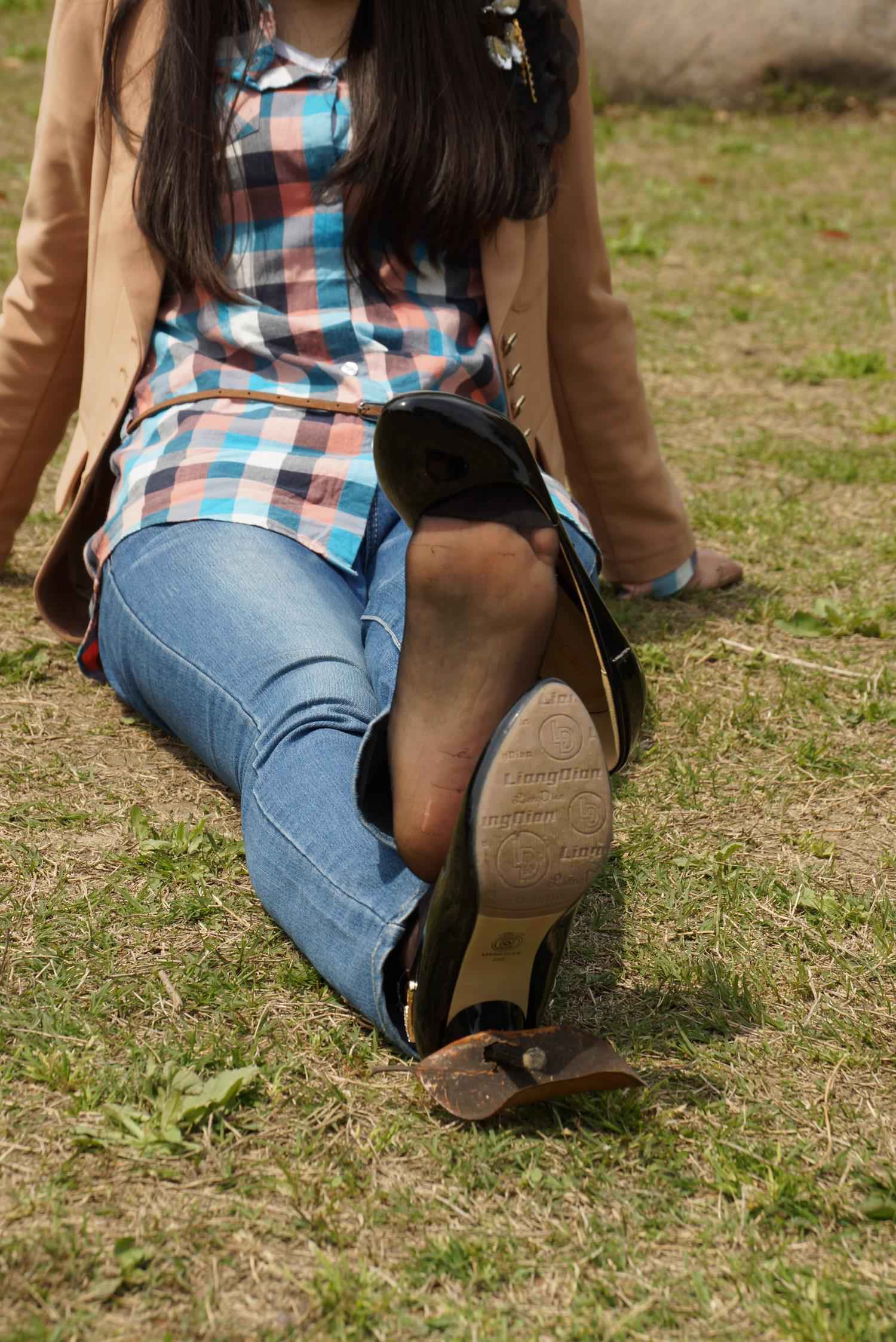 图片[16]-自由摄影 No.310 云云草地嘿丝变裸足 [43P] – 速更版-美库