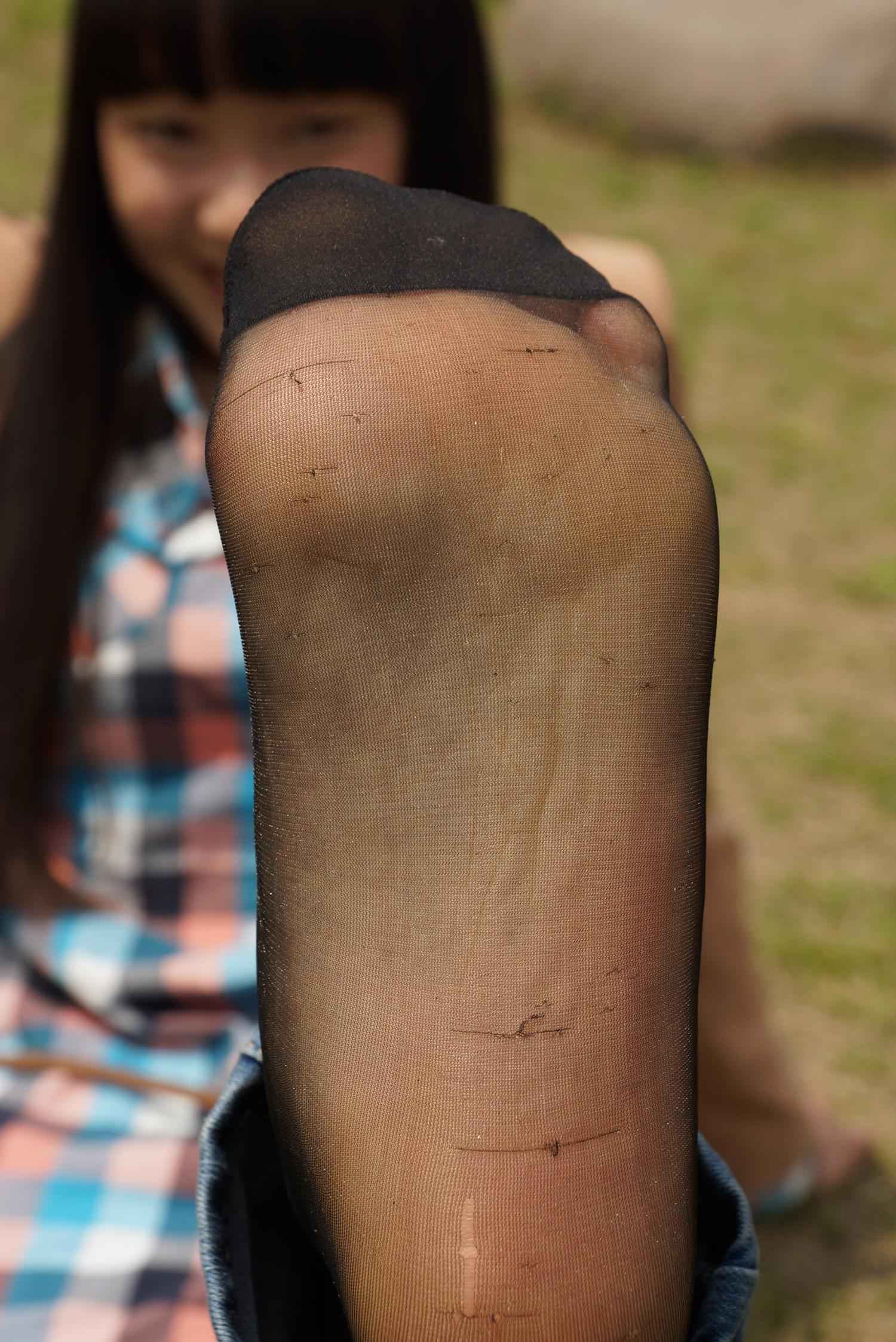 图片[20]-自由摄影 No.310 云云草地嘿丝变裸足 [43P] – 速更版-美库