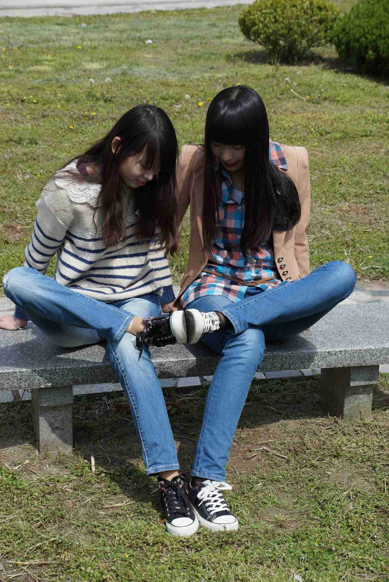 图片[13]-自由摄影 No.311 云云携清新小美女草地大战 [59P] – 速更版-美库