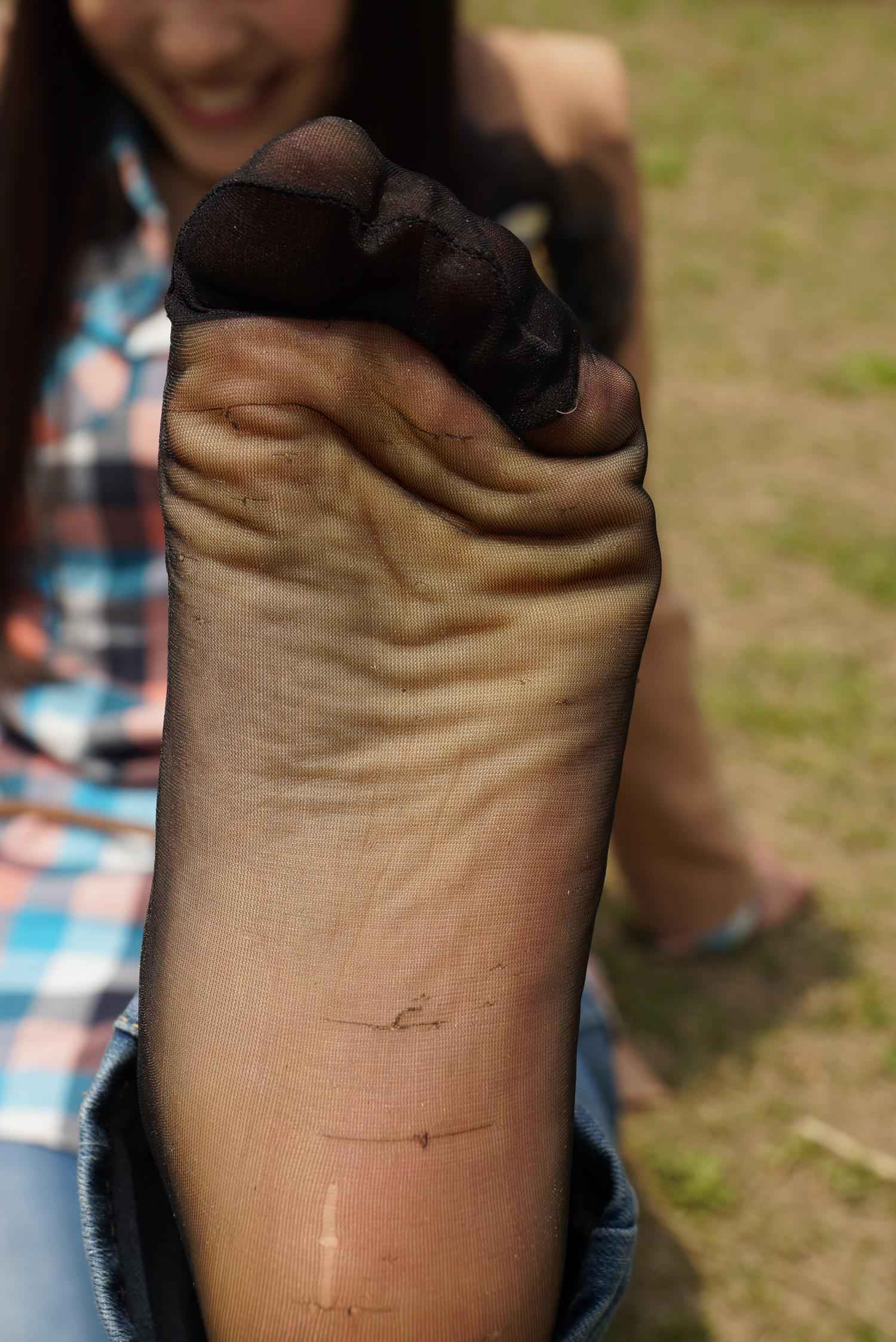 图片[24]-自由摄影 No.310 云云草地嘿丝变裸足 [43P] – 速更版-美库