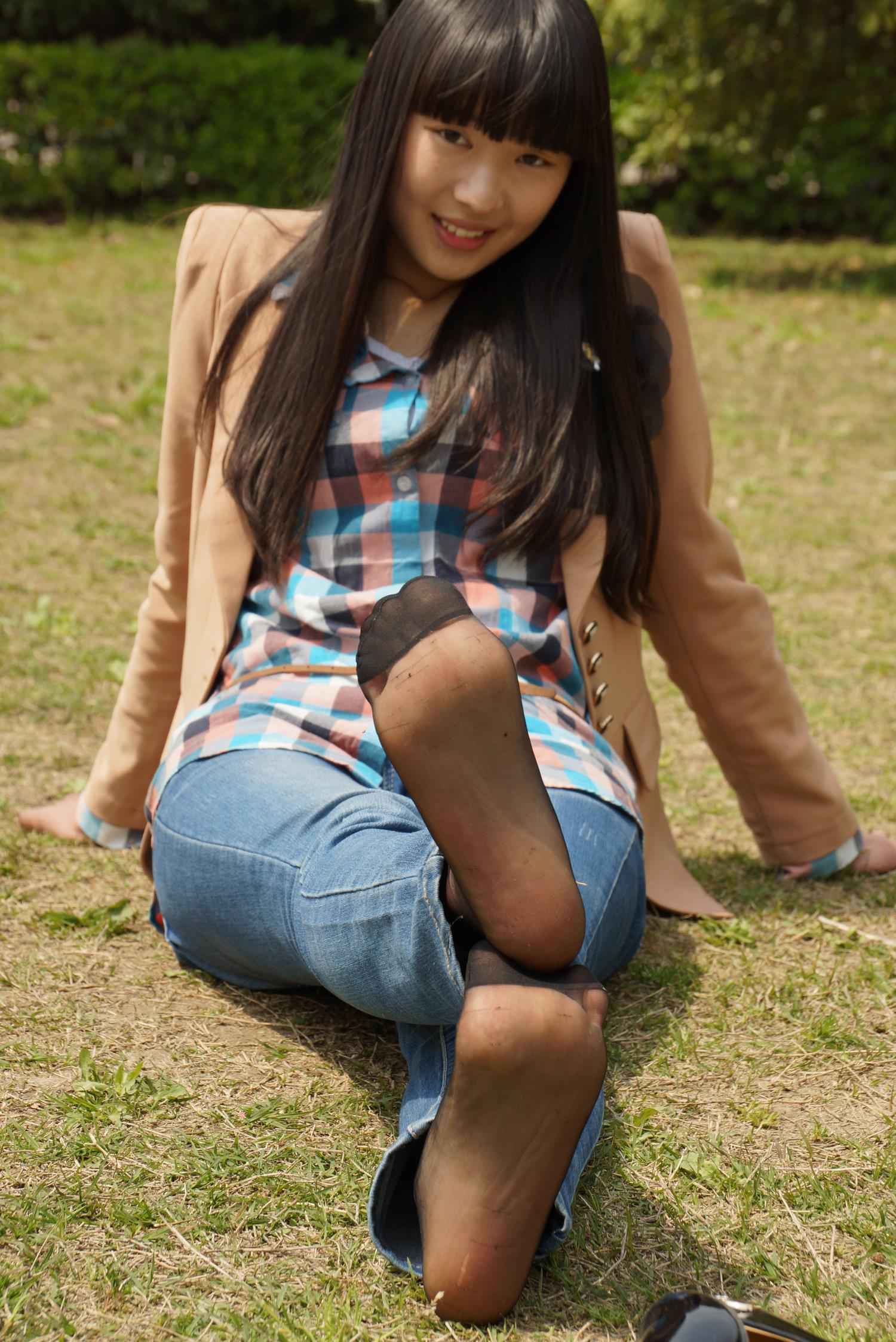 图片[26]-自由摄影 No.310 云云草地嘿丝变裸足 [43P] – 速更版-美库