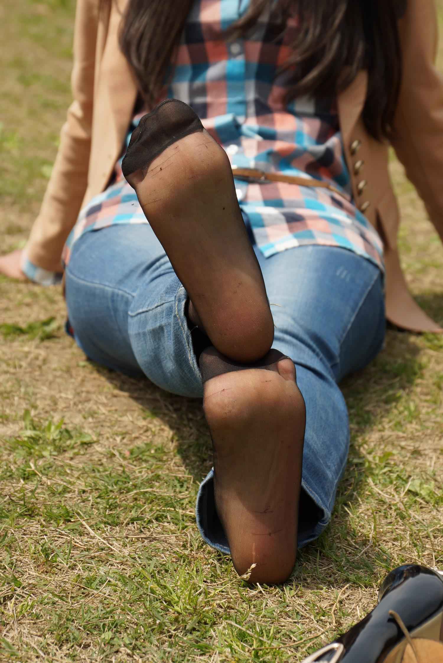 图片[27]-自由摄影 No.310 云云草地嘿丝变裸足 [43P] – 速更版-美库