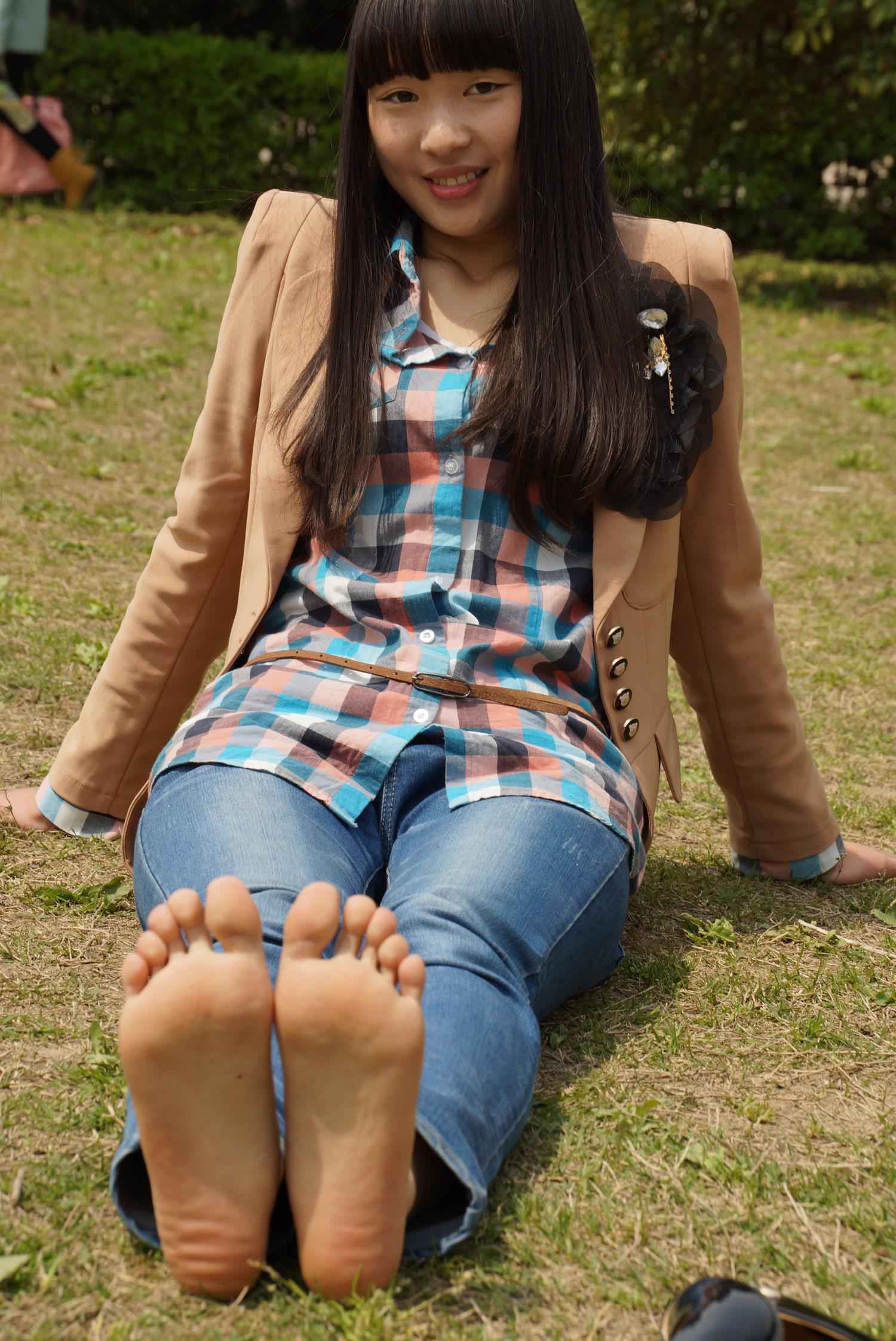 图片[31]-自由摄影 No.310 云云草地嘿丝变裸足 [43P] – 速更版-美库