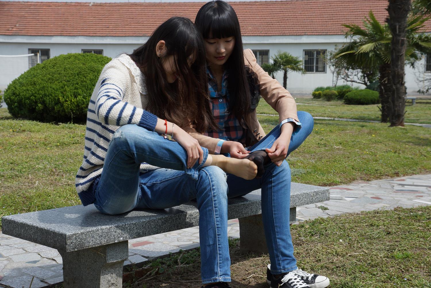 图片[21]-自由摄影 No.311 云云携清新小美女草地大战 [59P] – 速更版-美库