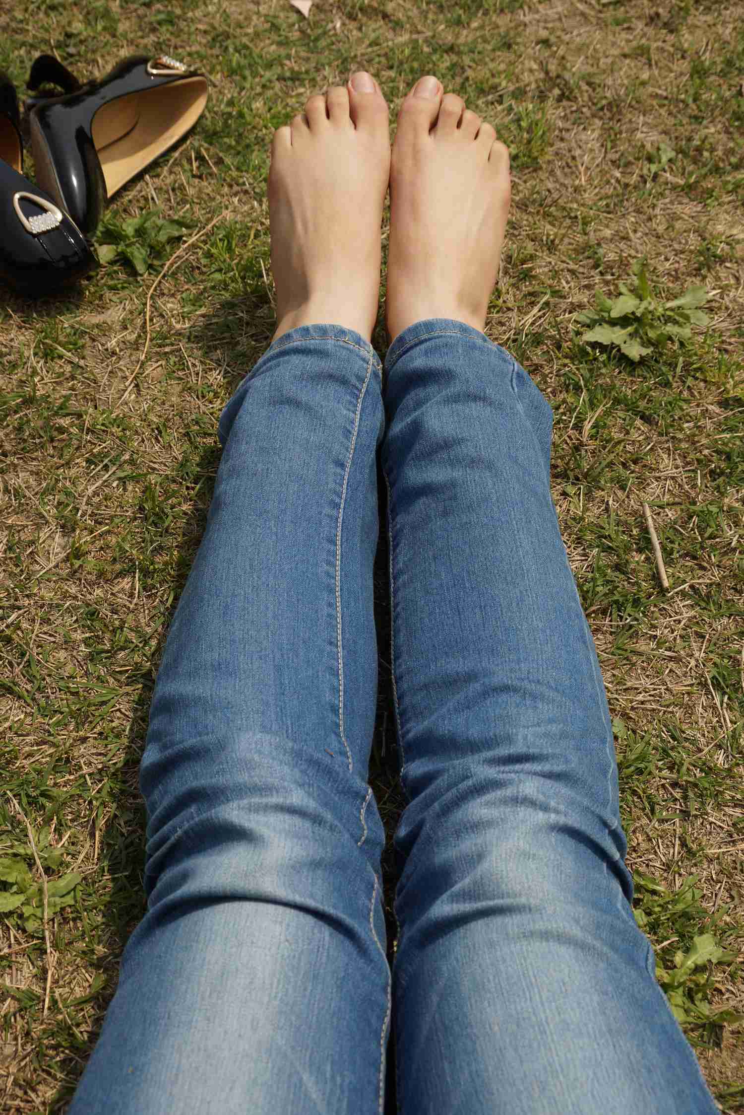 图片[39]-自由摄影 No.310 云云草地嘿丝变裸足 [43P] – 速更版-美库