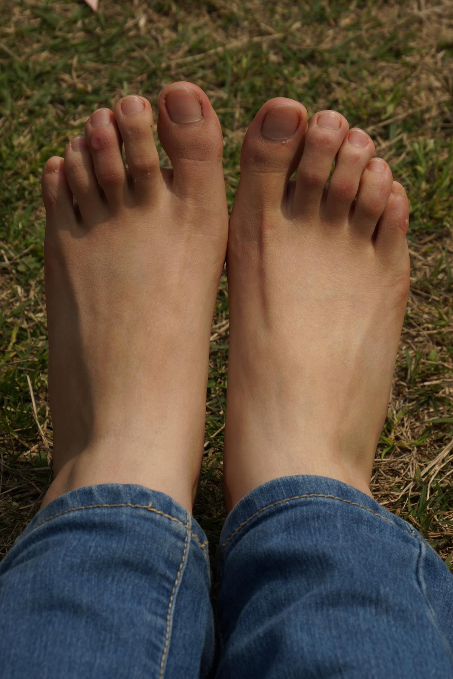 图片[42]-自由摄影 No.310 云云草地嘿丝变裸足 [43P] – 速更版-美库