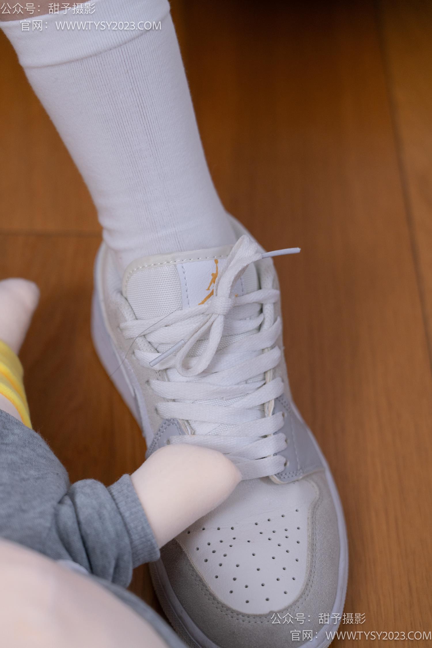 图片[12]-甜予摄影 NO.062 璇璇-板鞋、白棉袜、踩蜡笔小新玩偶剧情[134P] – 速更版-美库