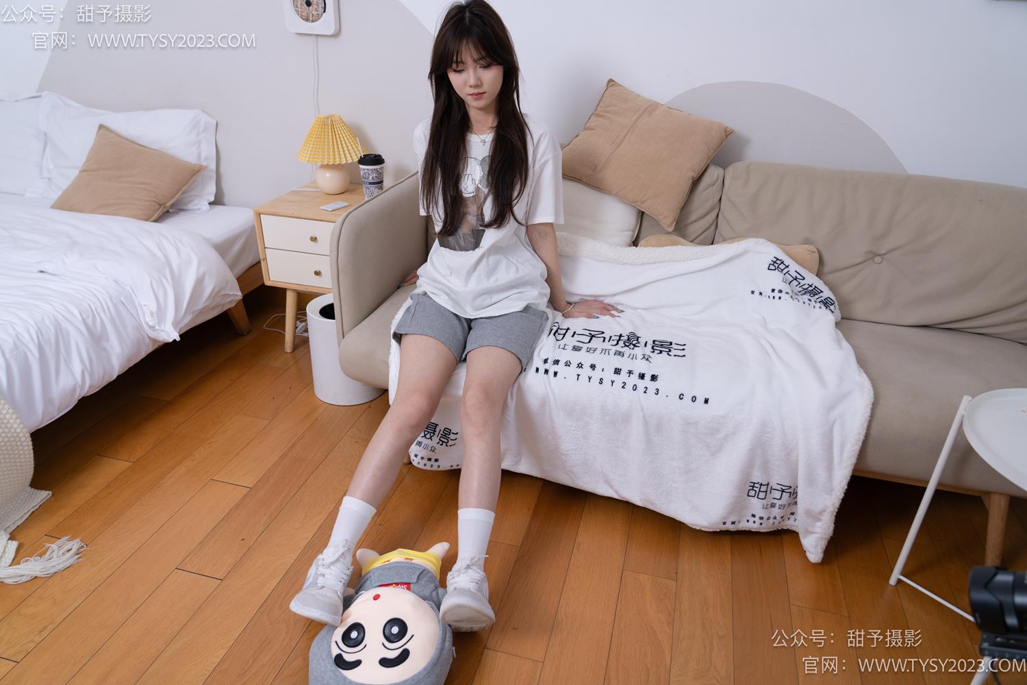 图片[16]-甜予摄影 NO.062 璇璇-板鞋、白棉袜、踩蜡笔小新玩偶剧情[134P] – 速更版-美库