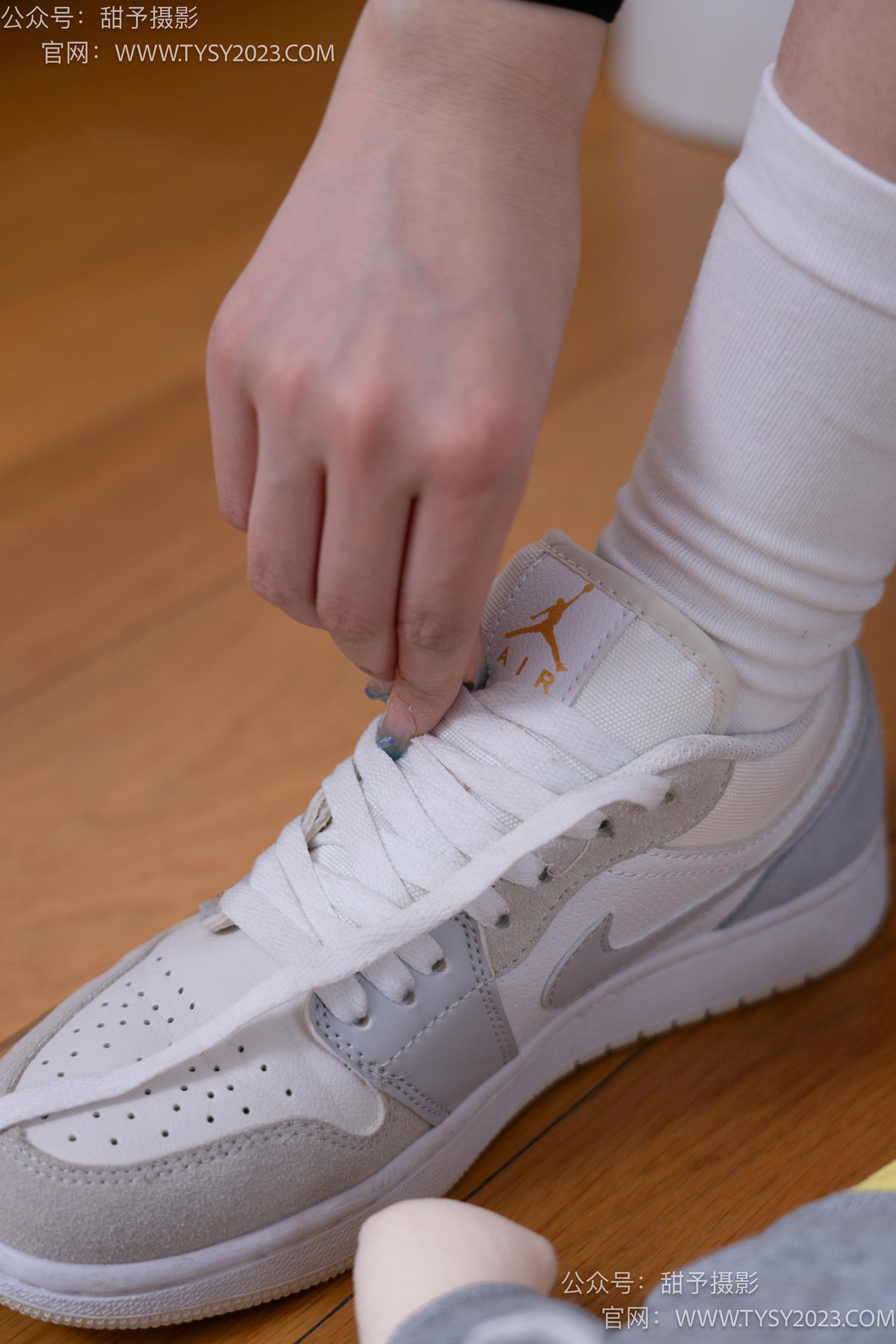 图片[36]-甜予摄影 NO.062 璇璇-板鞋、白棉袜、踩蜡笔小新玩偶剧情[134P] – 速更版-美库