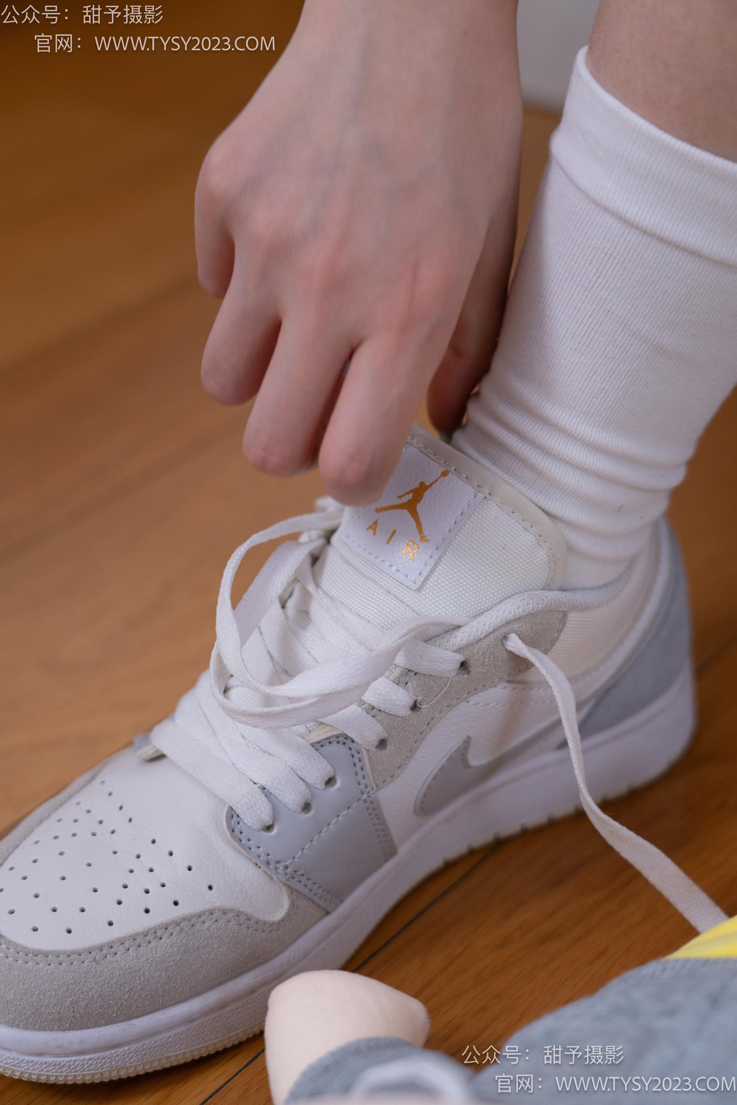 图片[37]-甜予摄影 NO.062 璇璇-板鞋、白棉袜、踩蜡笔小新玩偶剧情[134P] – 速更版-美库