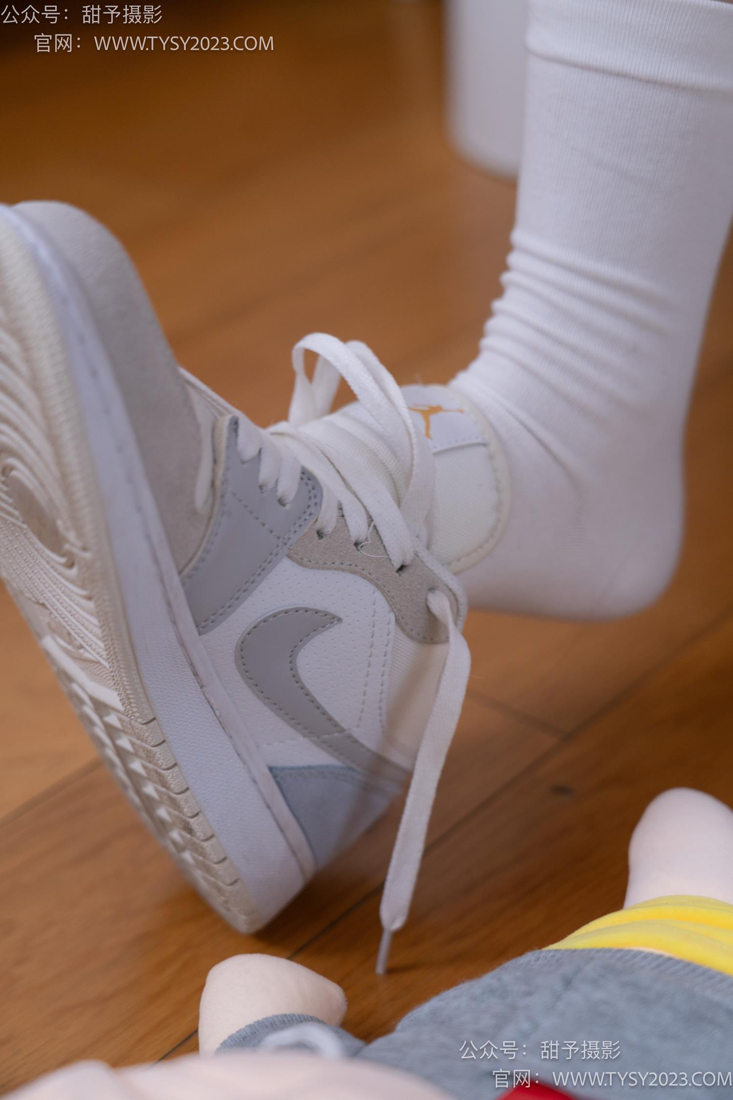 图片[39]-甜予摄影 NO.062 璇璇-板鞋、白棉袜、踩蜡笔小新玩偶剧情[134P] – 速更版-美库