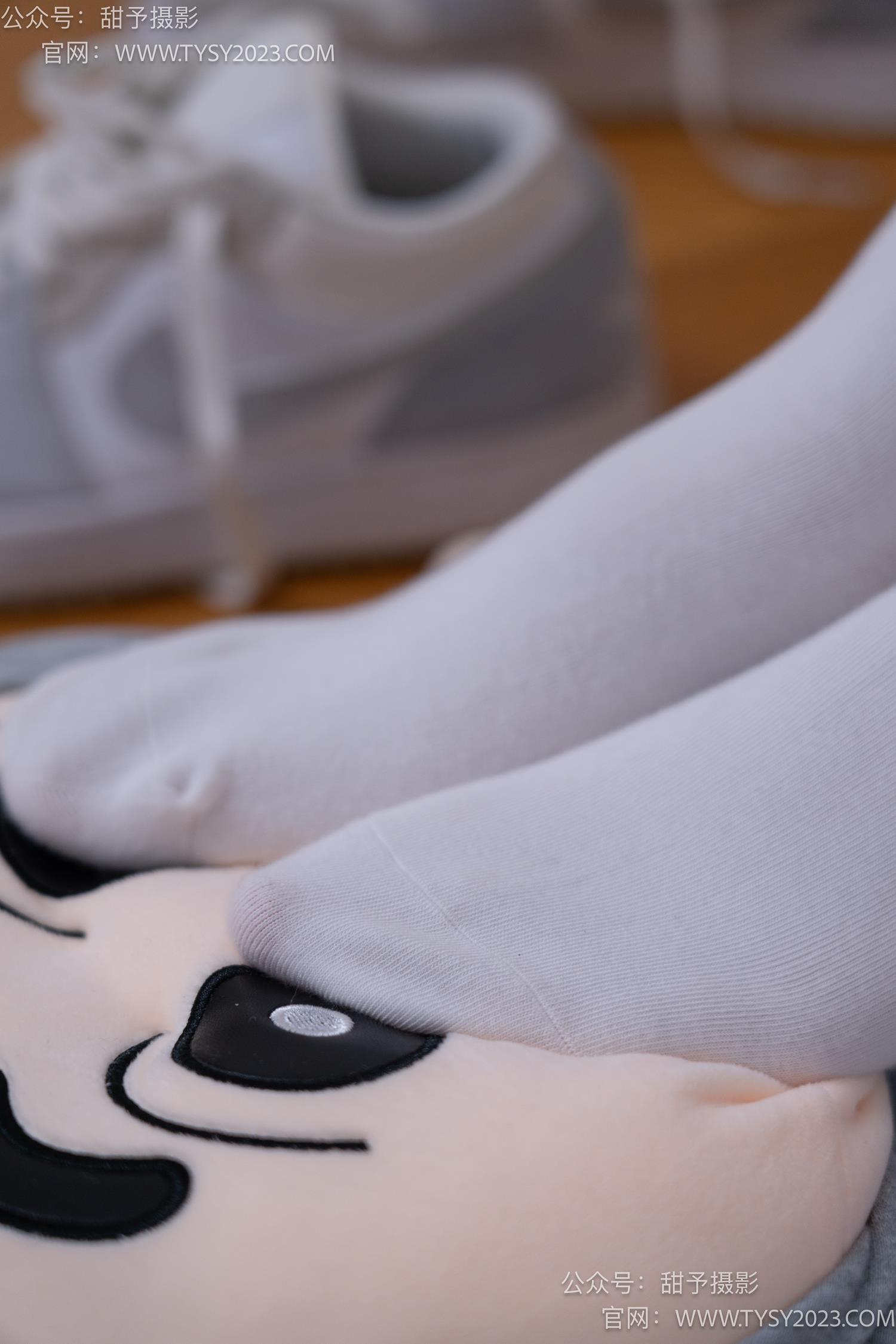 图片[46]-甜予摄影 NO.062 璇璇-板鞋、白棉袜、踩蜡笔小新玩偶剧情[134P] – 速更版-美库