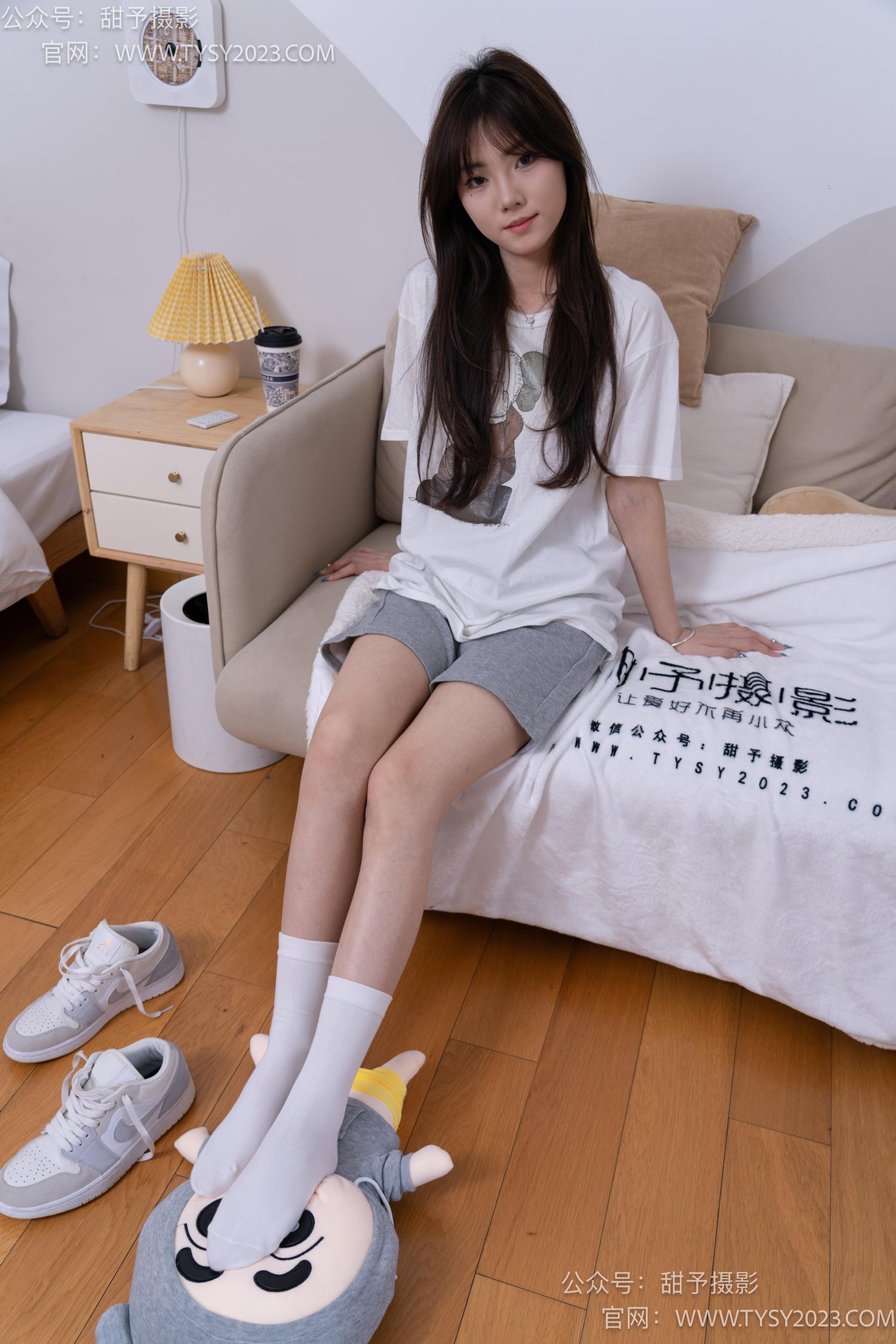 图片[48]-甜予摄影 NO.062 璇璇-板鞋、白棉袜、踩蜡笔小新玩偶剧情[134P] – 速更版-美库