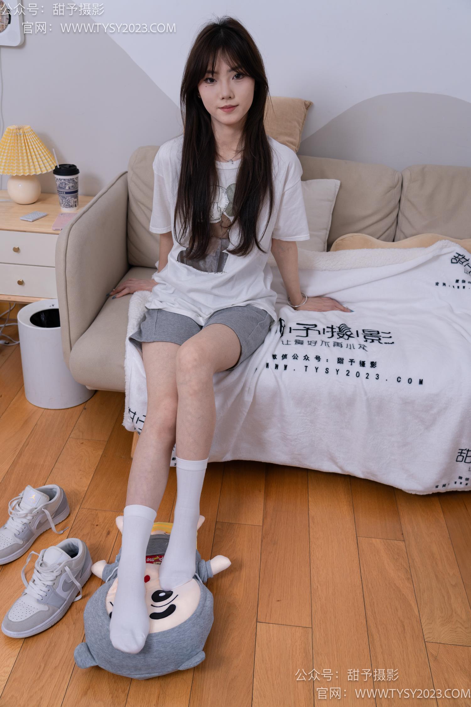 图片[53]-甜予摄影 NO.062 璇璇-板鞋、白棉袜、踩蜡笔小新玩偶剧情[134P] – 速更版-美库