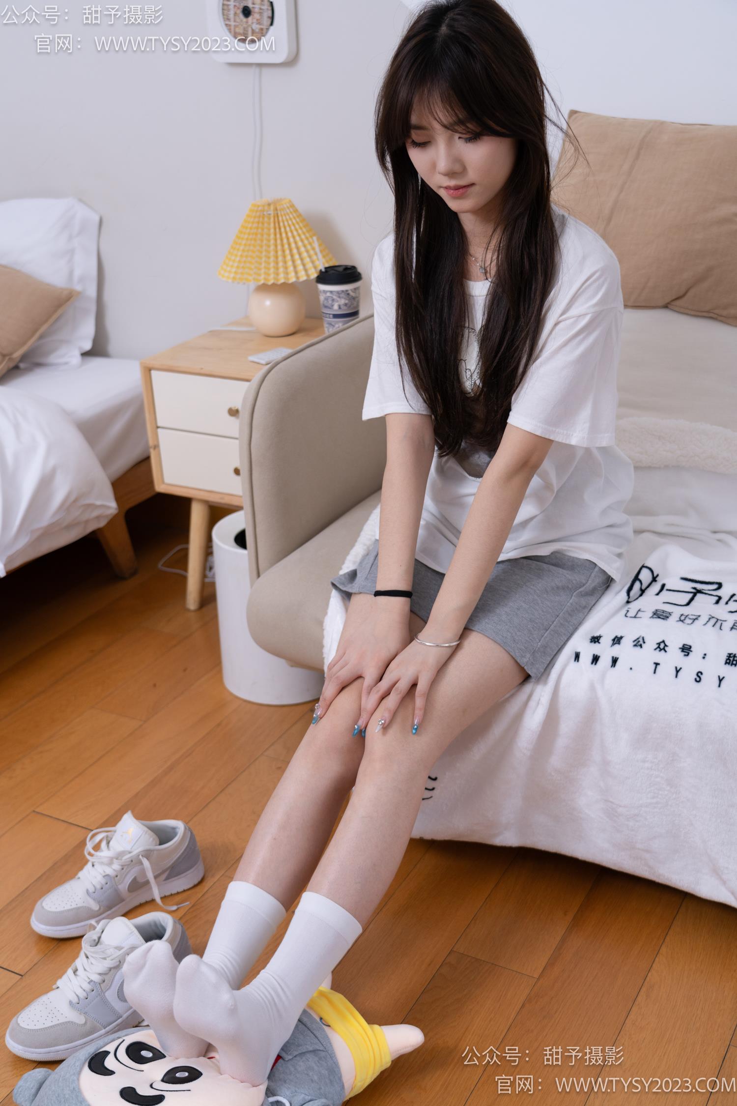 图片[56]-甜予摄影 NO.062 璇璇-板鞋、白棉袜、踩蜡笔小新玩偶剧情[134P] – 速更版-美库