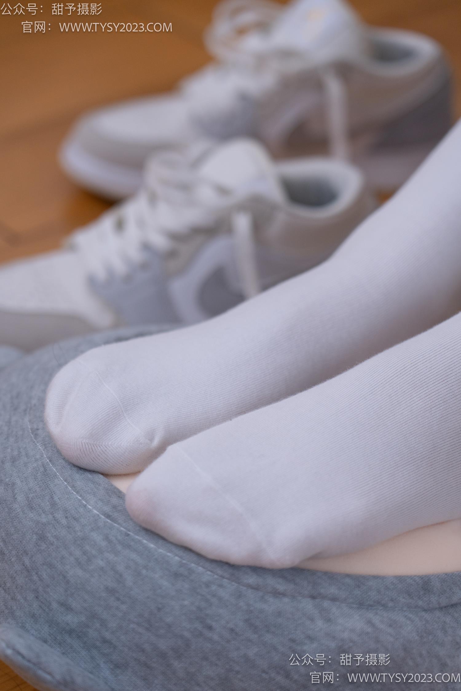 图片[57]-甜予摄影 NO.062 璇璇-板鞋、白棉袜、踩蜡笔小新玩偶剧情[134P] – 速更版-美库