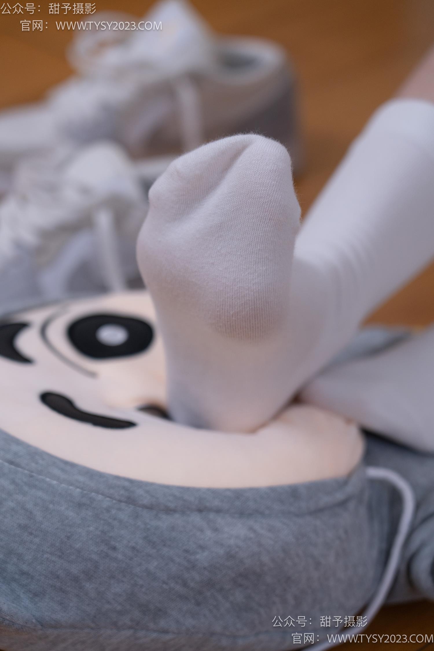 图片[58]-甜予摄影 NO.062 璇璇-板鞋、白棉袜、踩蜡笔小新玩偶剧情[134P] – 速更版-美库