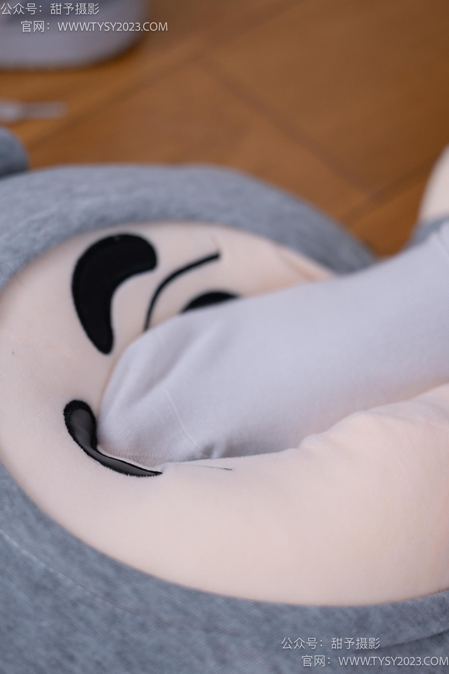 图片[63]-甜予摄影 NO.062 璇璇-板鞋、白棉袜、踩蜡笔小新玩偶剧情[134P] – 速更版-美库