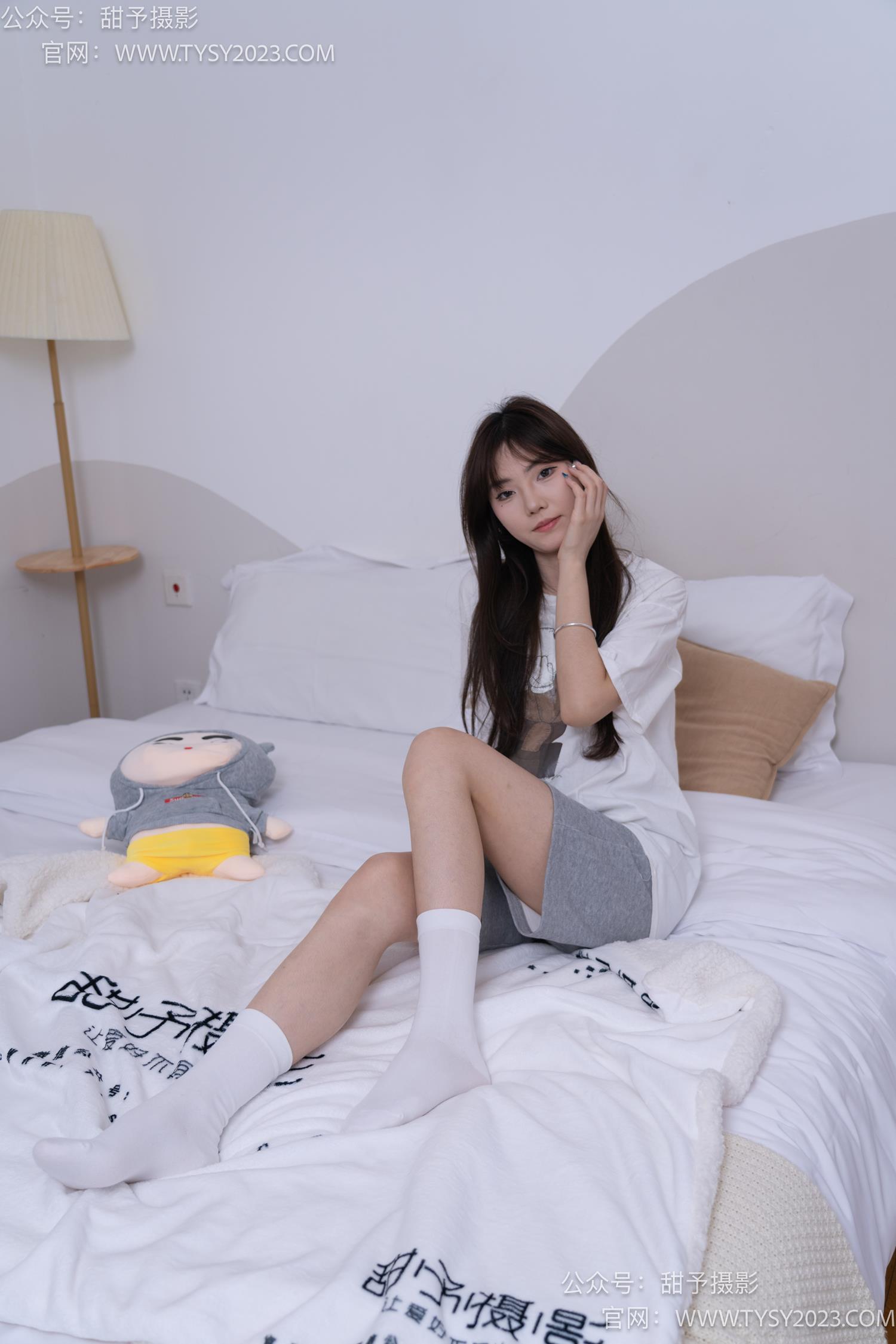 图片[65]-甜予摄影 NO.062 璇璇-板鞋、白棉袜、踩蜡笔小新玩偶剧情[134P] – 速更版-美库