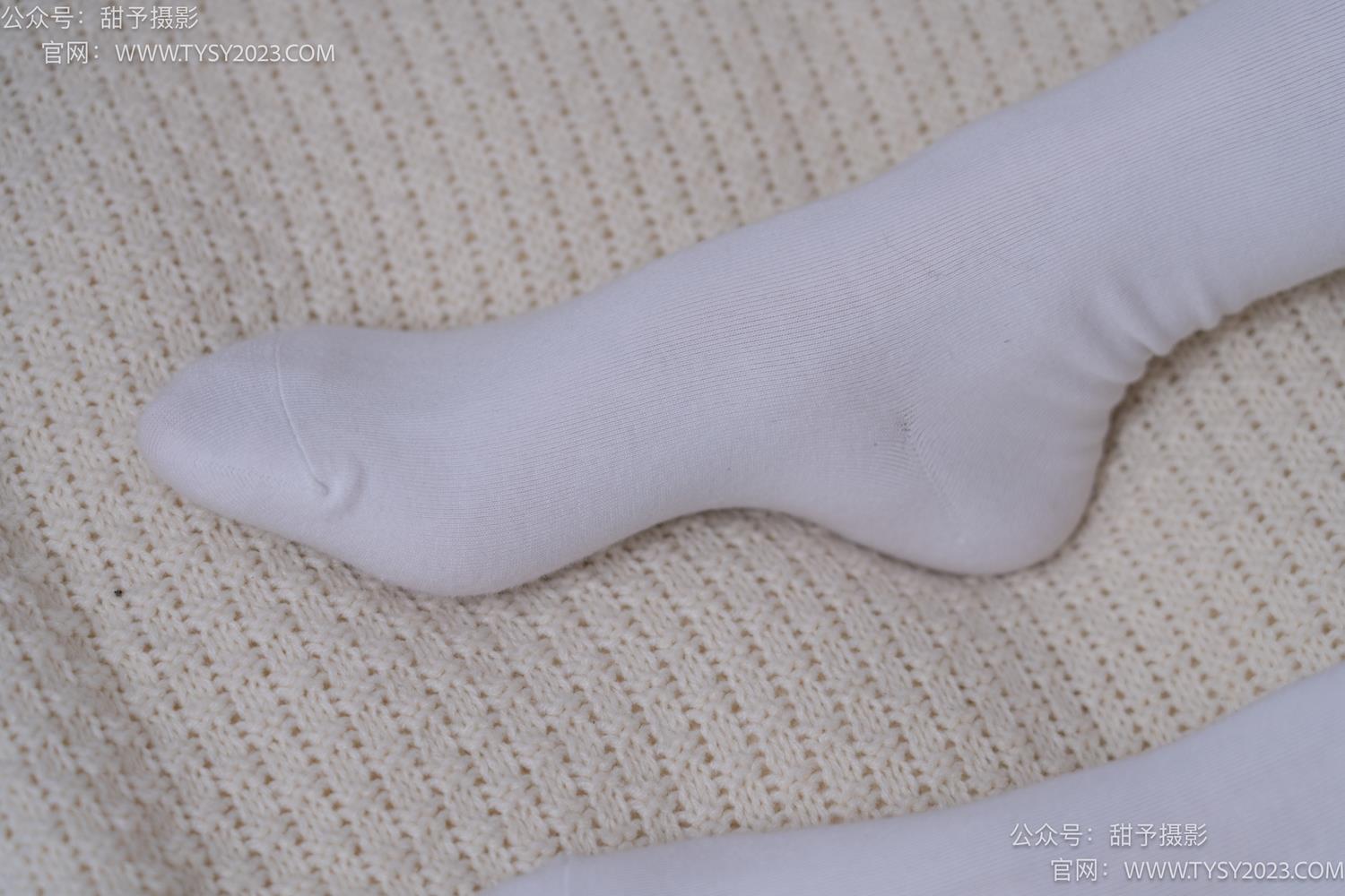 图片[71]-甜予摄影 NO.062 璇璇-板鞋、白棉袜、踩蜡笔小新玩偶剧情[134P] – 速更版-美库