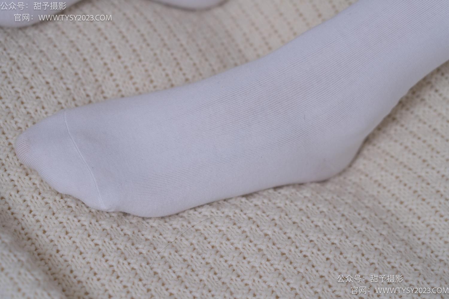 图片[72]-甜予摄影 NO.062 璇璇-板鞋、白棉袜、踩蜡笔小新玩偶剧情[134P] – 速更版-美库