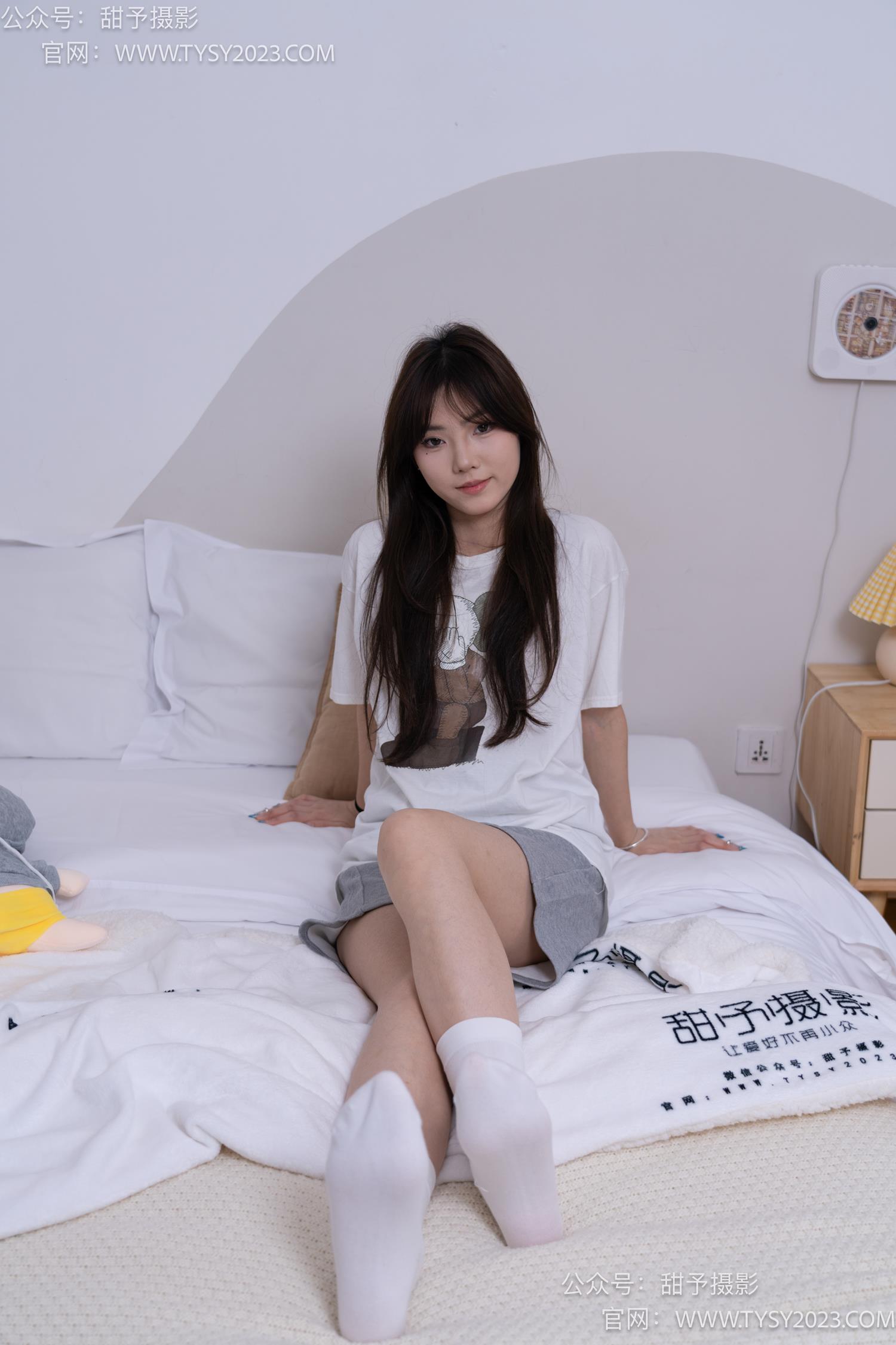 图片[73]-甜予摄影 NO.062 璇璇-板鞋、白棉袜、踩蜡笔小新玩偶剧情[134P] – 速更版-美库