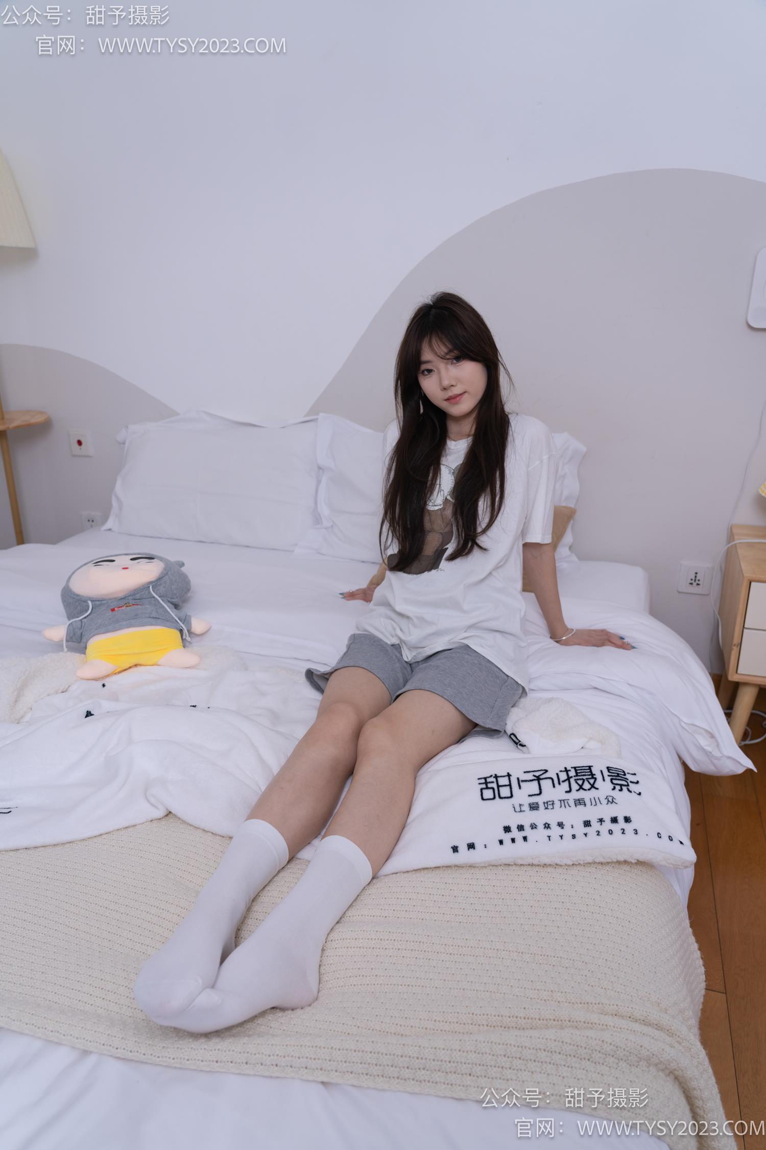 图片[77]-甜予摄影 NO.062 璇璇-板鞋、白棉袜、踩蜡笔小新玩偶剧情[134P] – 速更版-美库