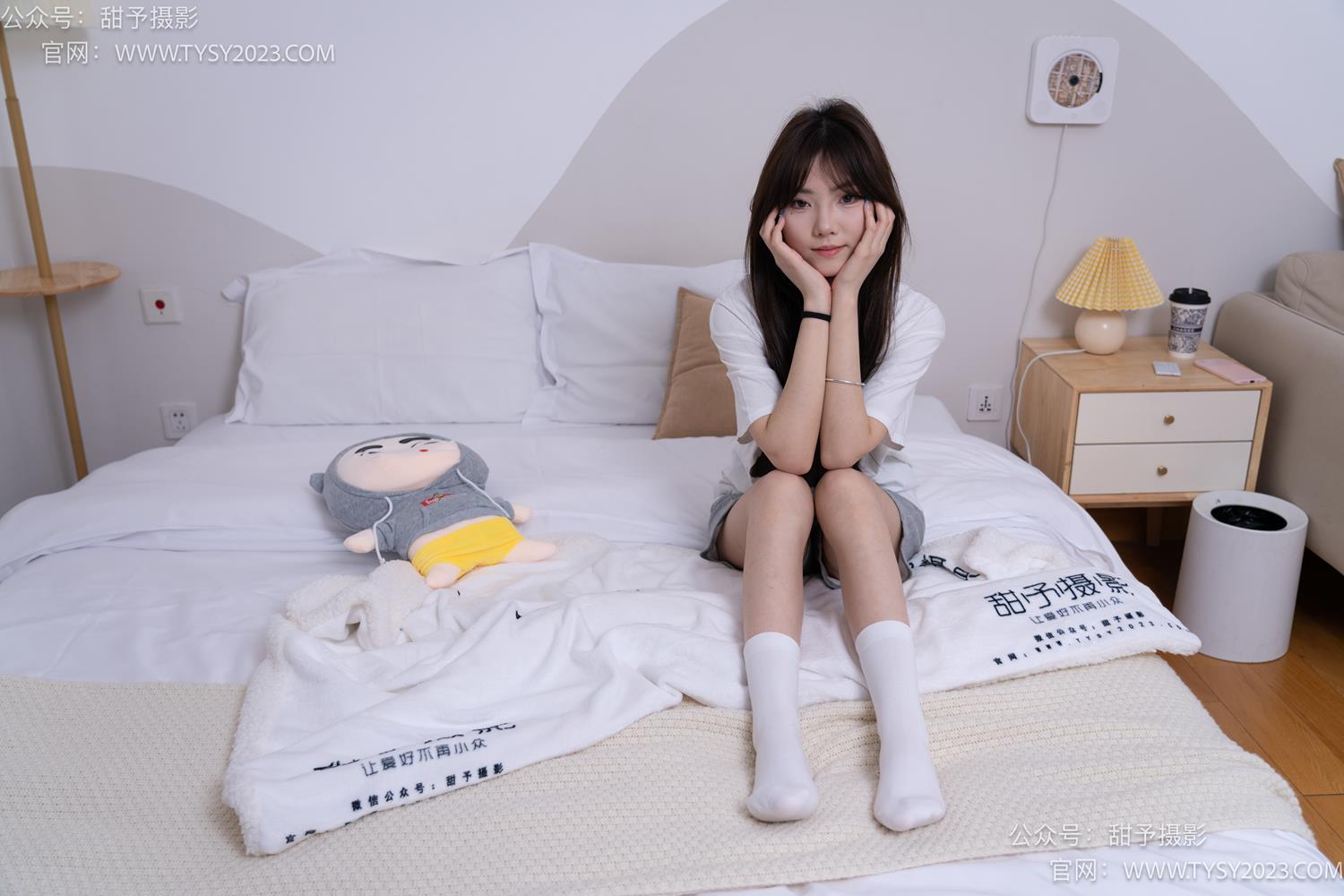 图片[81]-甜予摄影 NO.062 璇璇-板鞋、白棉袜、踩蜡笔小新玩偶剧情[134P] – 速更版-美库
