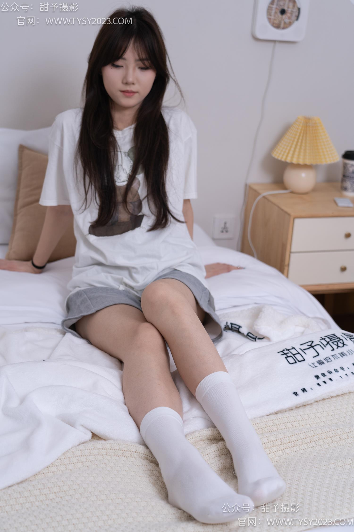 图片[82]-甜予摄影 NO.062 璇璇-板鞋、白棉袜、踩蜡笔小新玩偶剧情[134P] – 速更版-美库