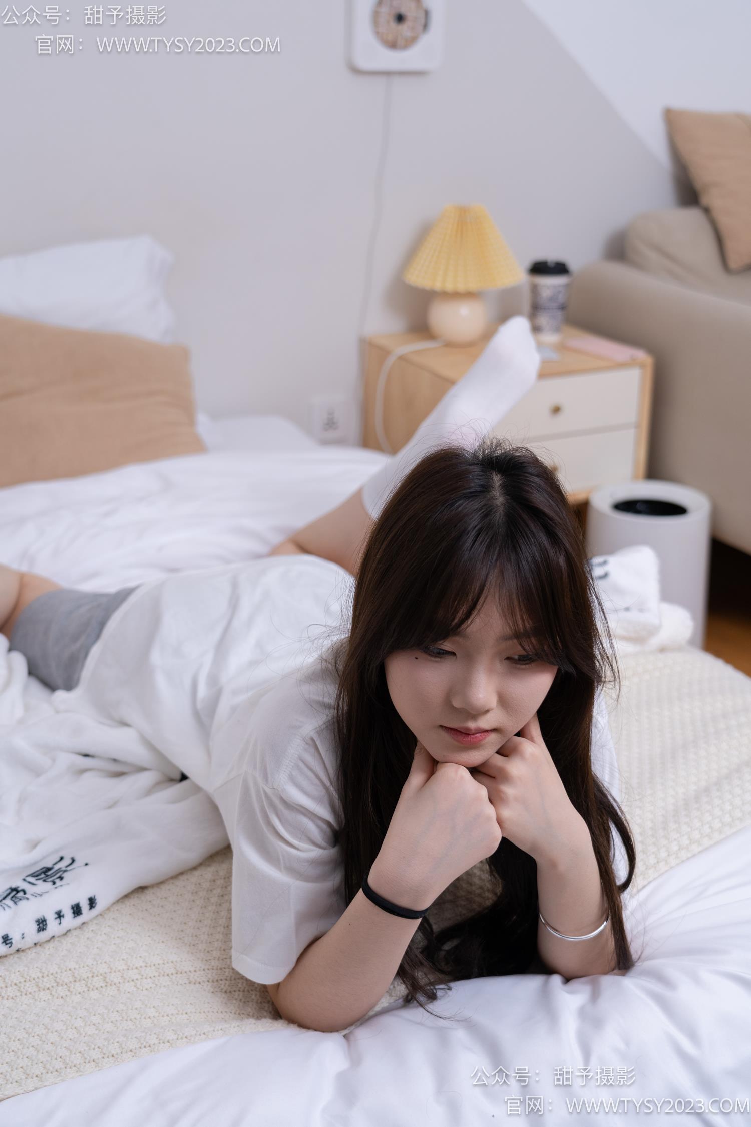 图片[92]-甜予摄影 NO.062 璇璇-板鞋、白棉袜、踩蜡笔小新玩偶剧情[134P] – 速更版-美库