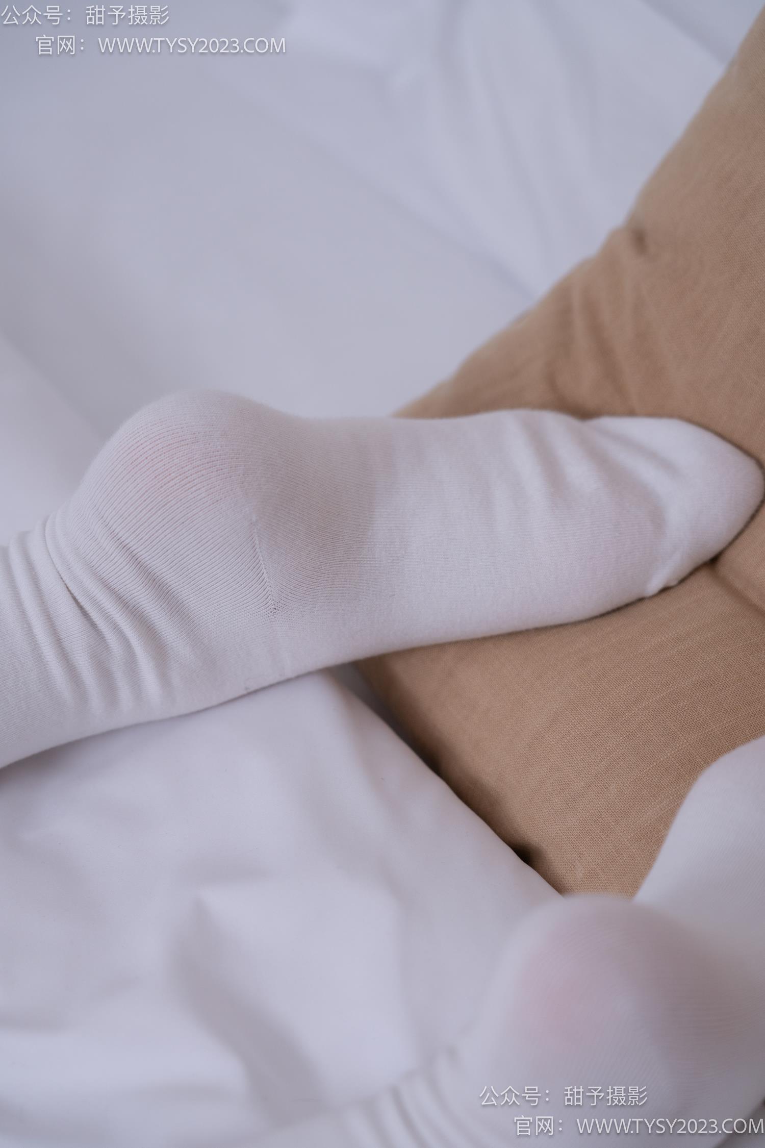 图片[96]-甜予摄影 NO.062 璇璇-板鞋、白棉袜、踩蜡笔小新玩偶剧情[134P] – 速更版-美库