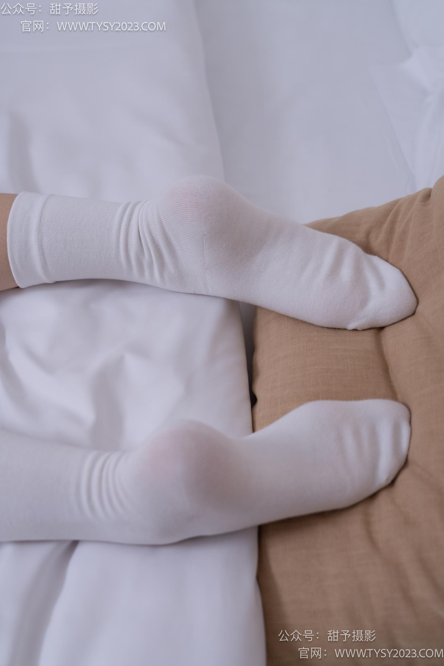 图片[97]-甜予摄影 NO.062 璇璇-板鞋、白棉袜、踩蜡笔小新玩偶剧情[134P] – 速更版-美库