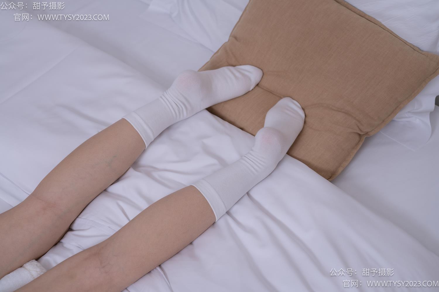 图片[98]-甜予摄影 NO.062 璇璇-板鞋、白棉袜、踩蜡笔小新玩偶剧情[134P] – 速更版-美库