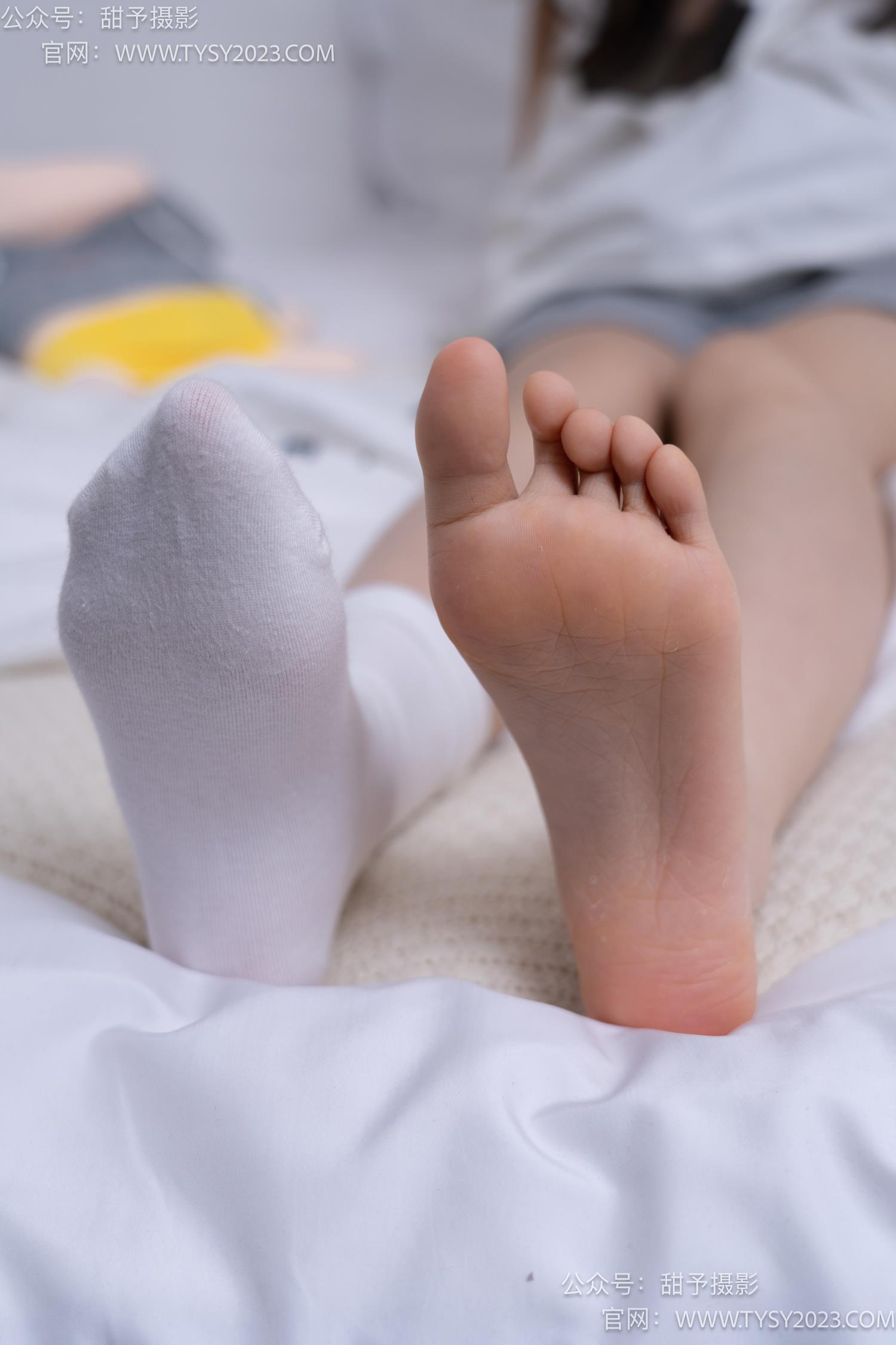 图片[106]-甜予摄影 NO.062 璇璇-板鞋、白棉袜、踩蜡笔小新玩偶剧情[134P] – 速更版-美库