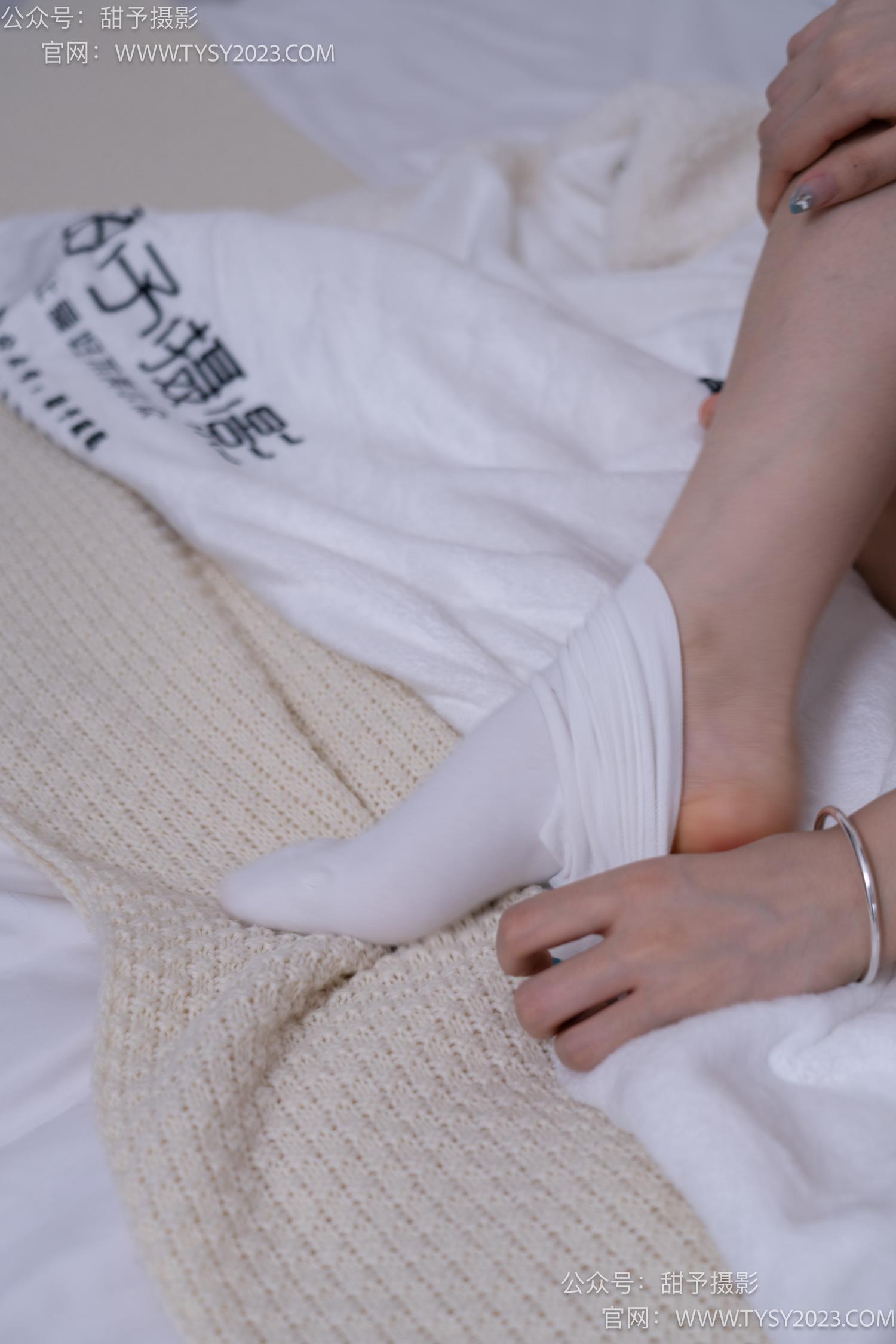 图片[107]-甜予摄影 NO.062 璇璇-板鞋、白棉袜、踩蜡笔小新玩偶剧情[134P] – 速更版-美库