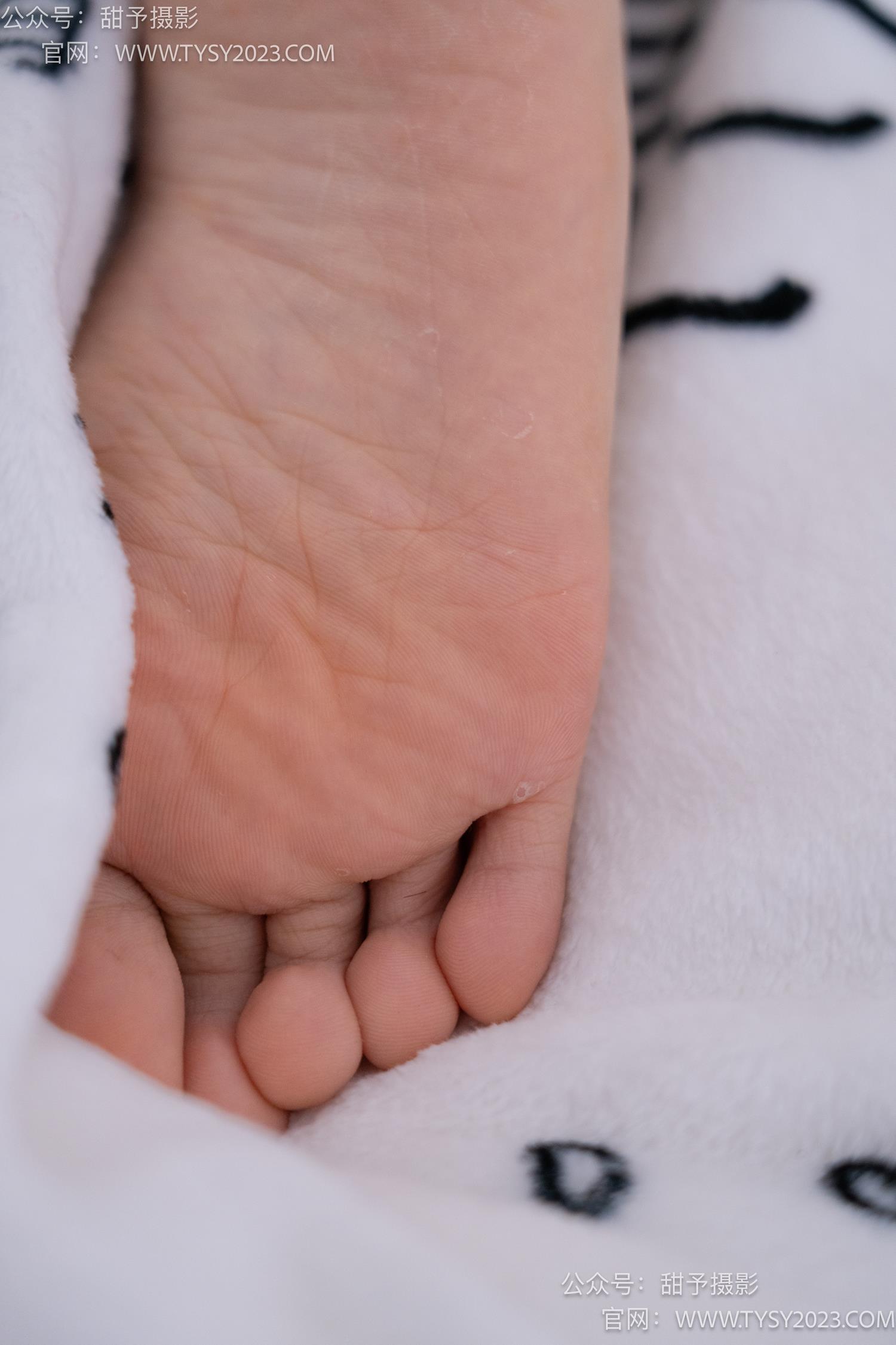 图片[128]-甜予摄影 NO.062 璇璇-板鞋、白棉袜、踩蜡笔小新玩偶剧情[134P] – 速更版-美库