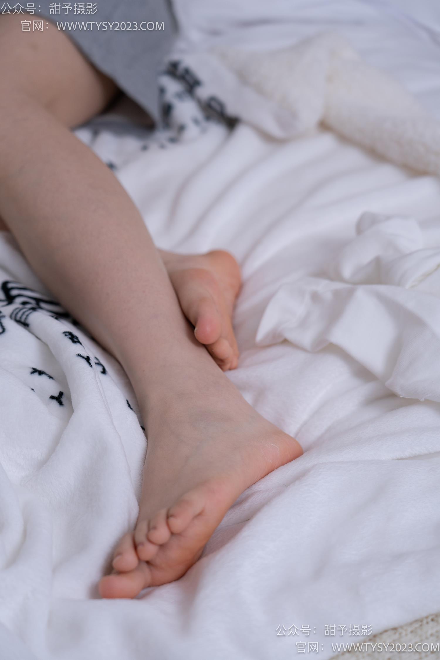 图片[132]-甜予摄影 NO.062 璇璇-板鞋、白棉袜、踩蜡笔小新玩偶剧情[134P] – 速更版-美库