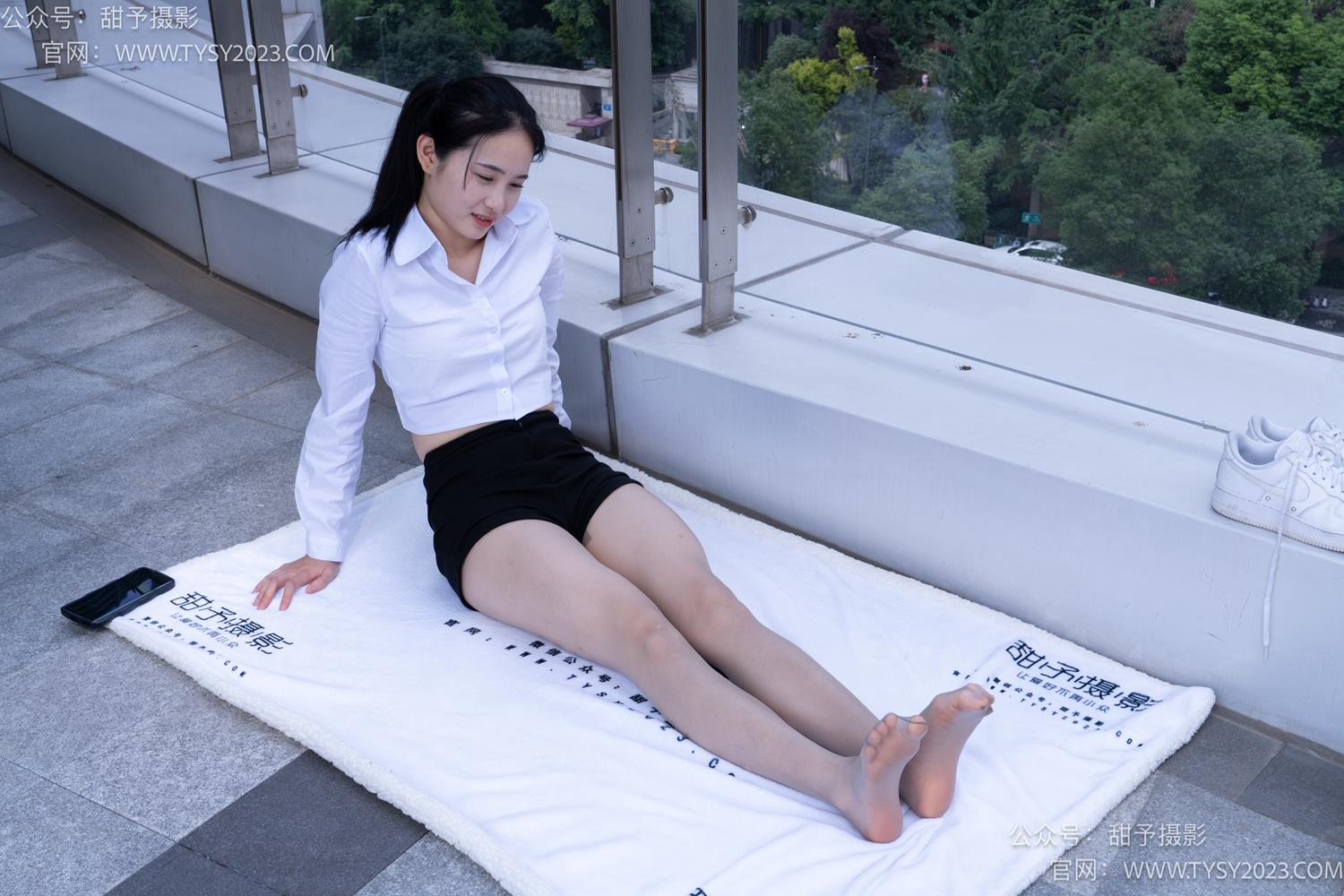 图片[22]-甜予摄影 NO.063 思思-板鞋、油亮灰丝（脚尖透明款）[136P] – 速更版-美库