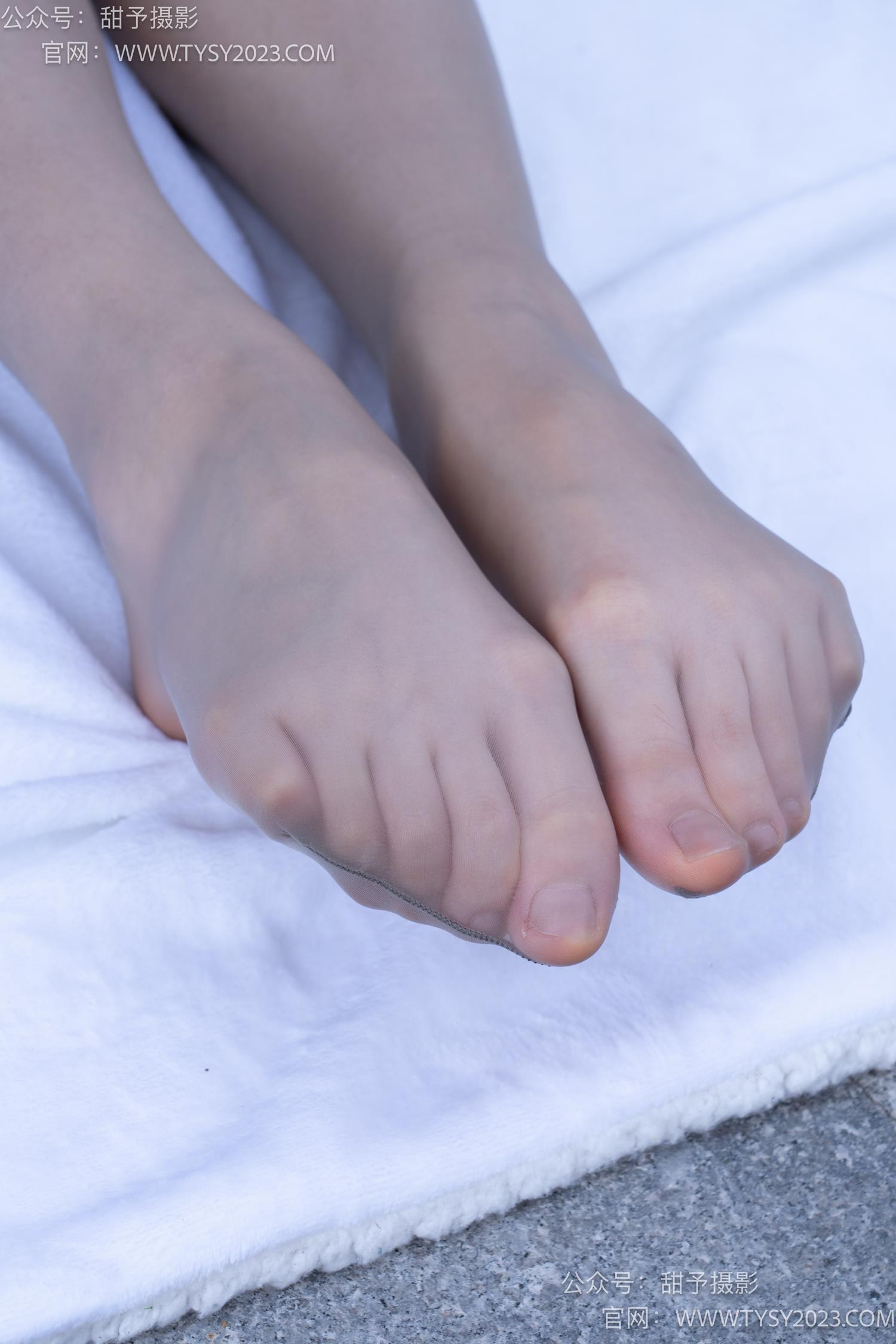 图片[26]-甜予摄影 NO.063 思思-板鞋、油亮灰丝（脚尖透明款）[136P] – 速更版-美库