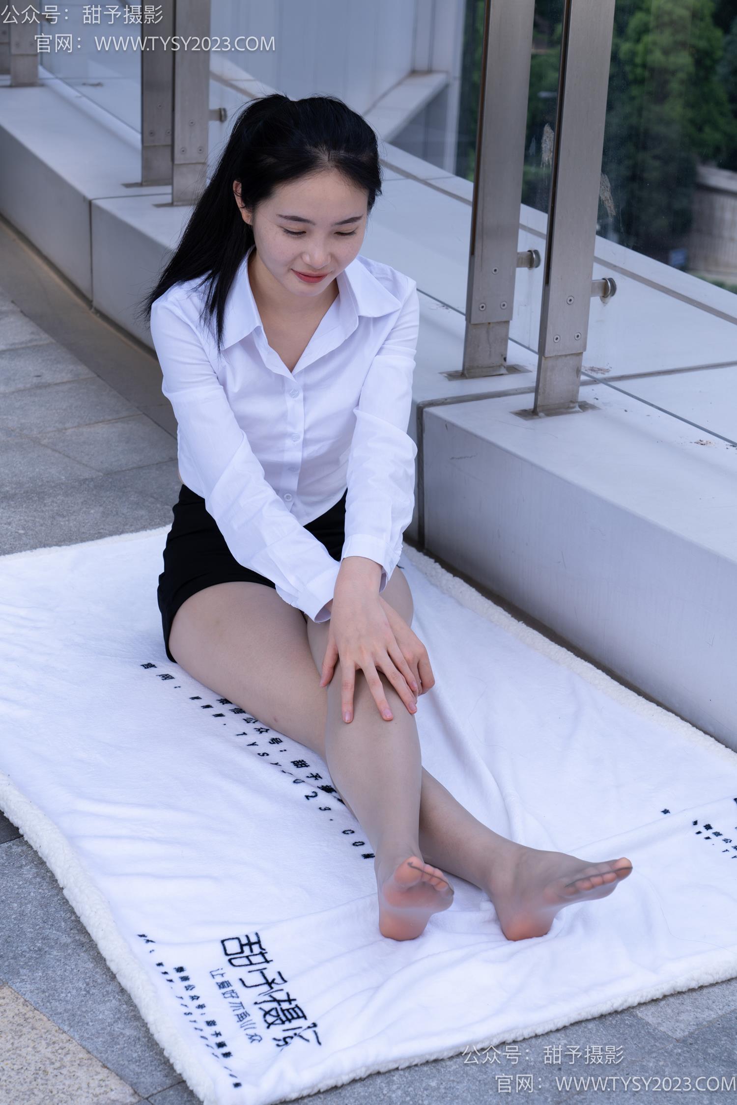 图片[32]-甜予摄影 NO.063 思思-板鞋、油亮灰丝（脚尖透明款）[136P] – 速更版-美库