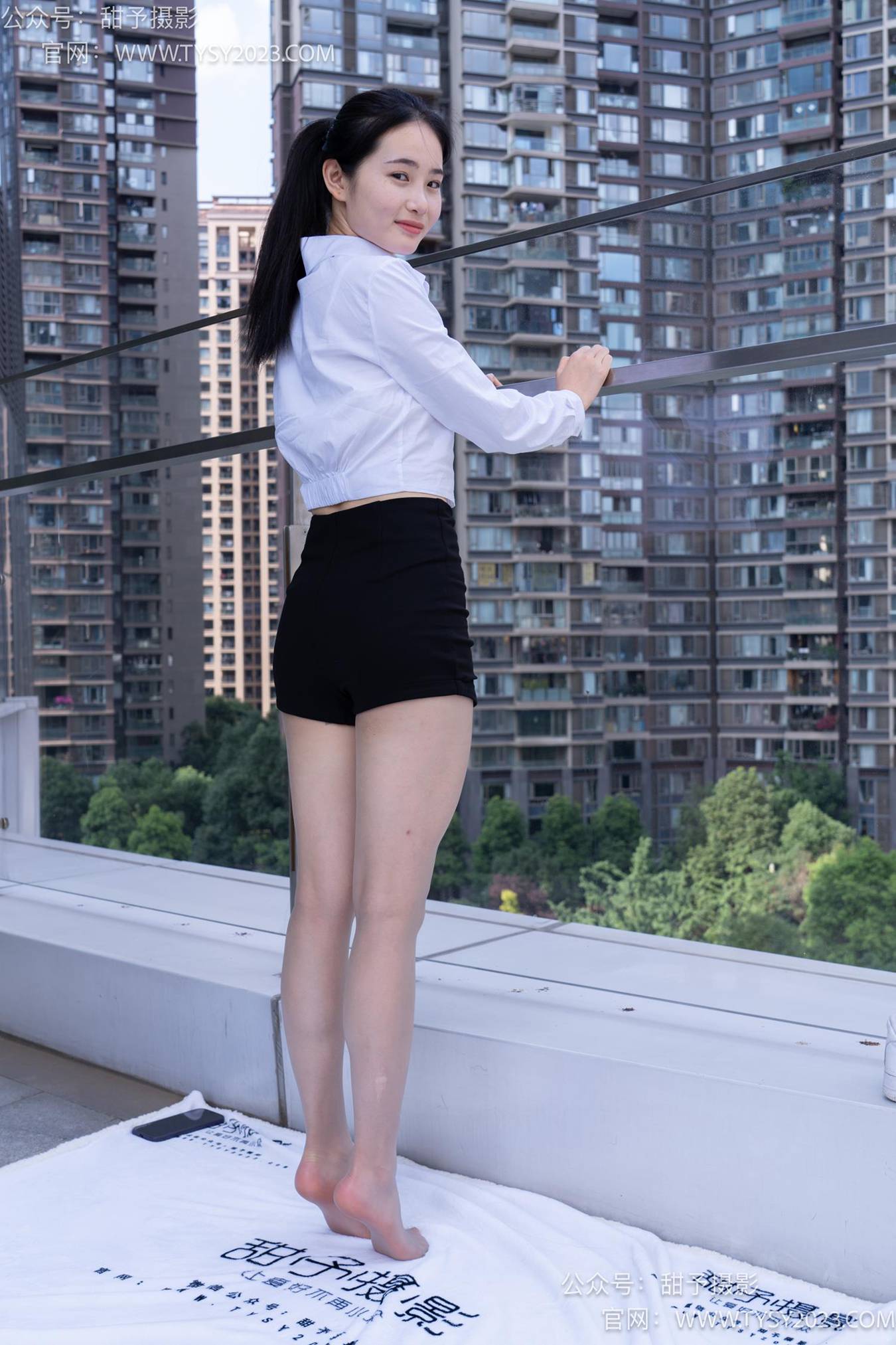 图片[42]-甜予摄影 NO.063 思思-板鞋、油亮灰丝（脚尖透明款）[136P] – 速更版-美库