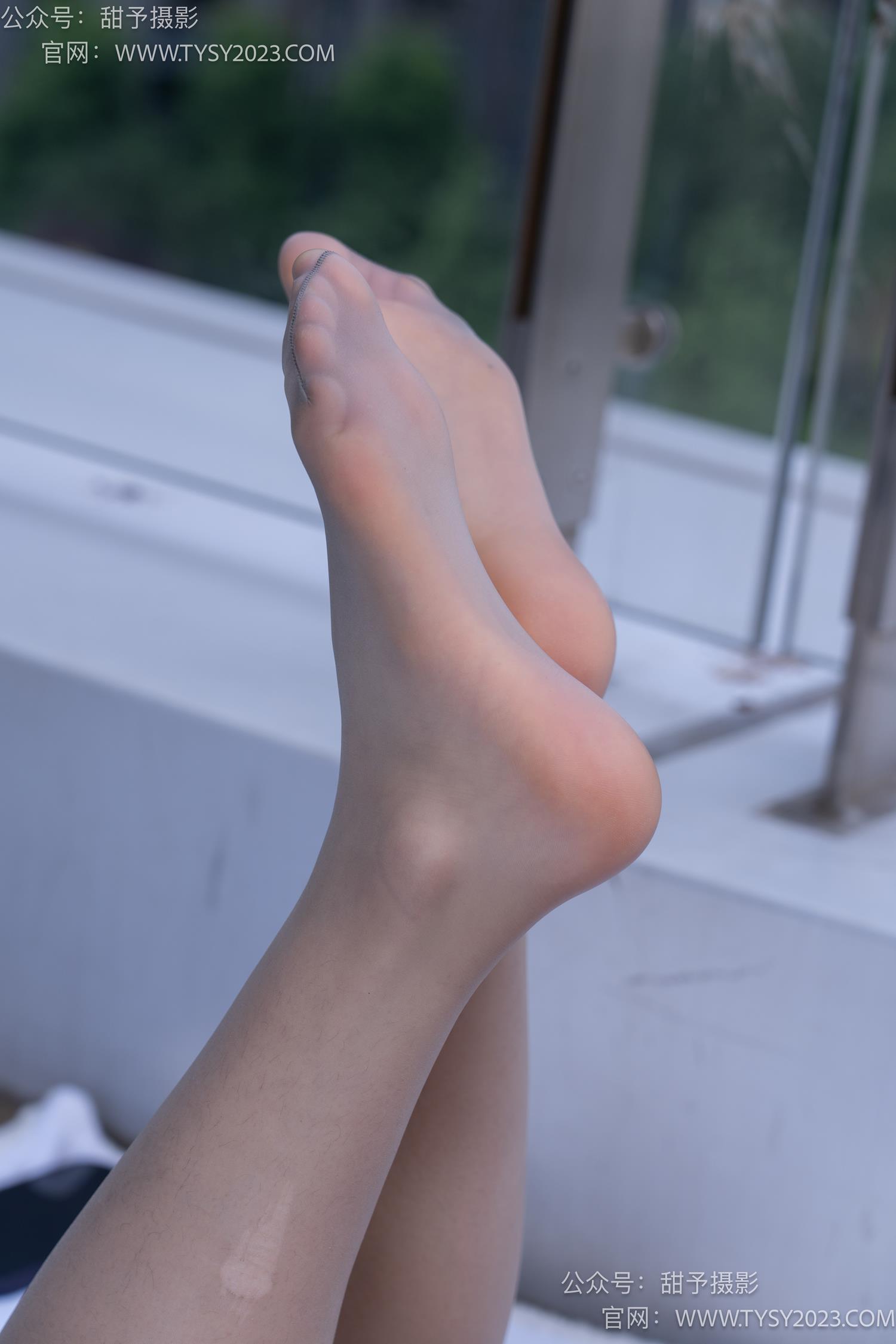 图片[57]-甜予摄影 NO.063 思思-板鞋、油亮灰丝（脚尖透明款）[136P] – 速更版-美库