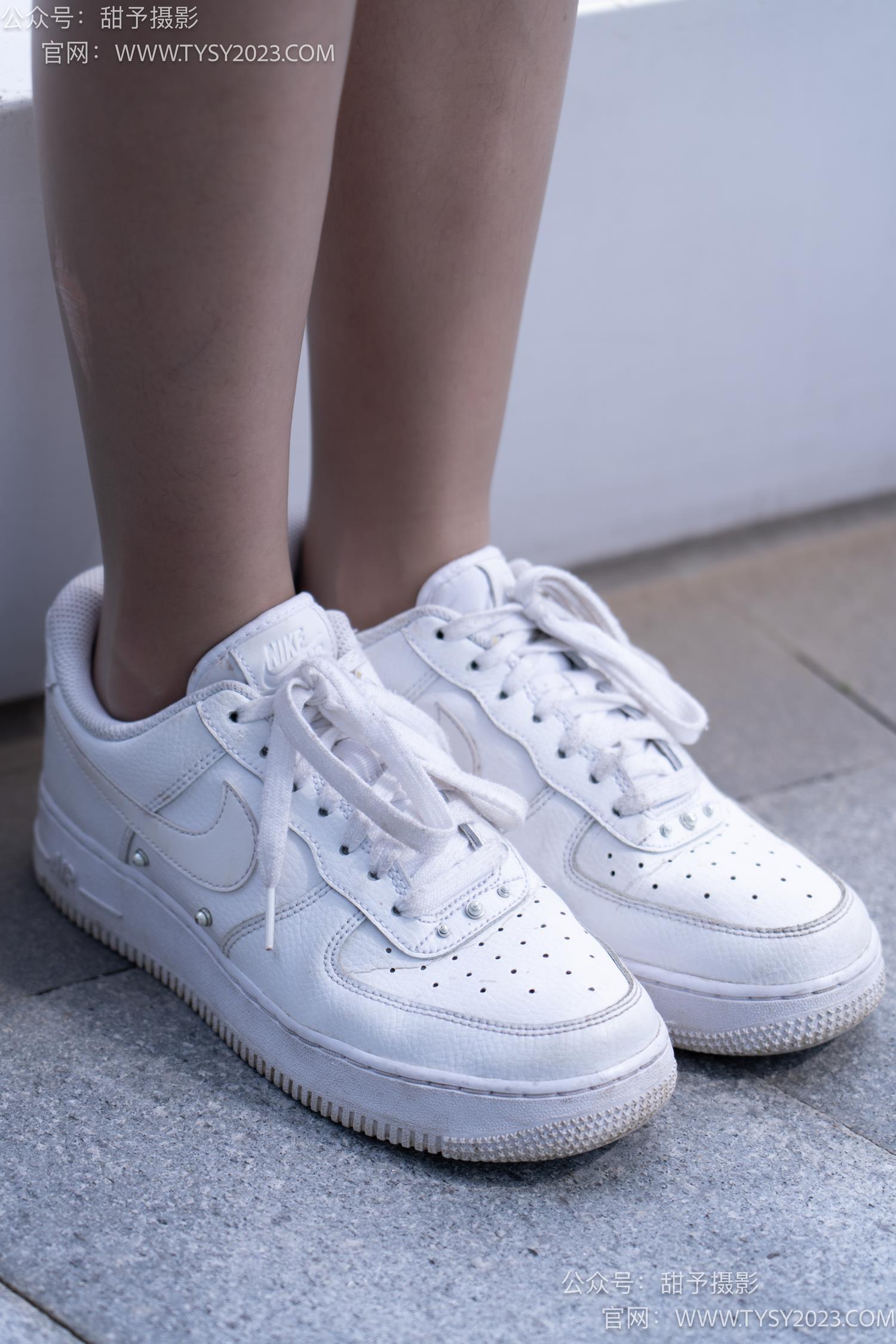图片[80]-甜予摄影 NO.063 思思-板鞋、油亮灰丝（脚尖透明款）[136P] – 速更版-美库